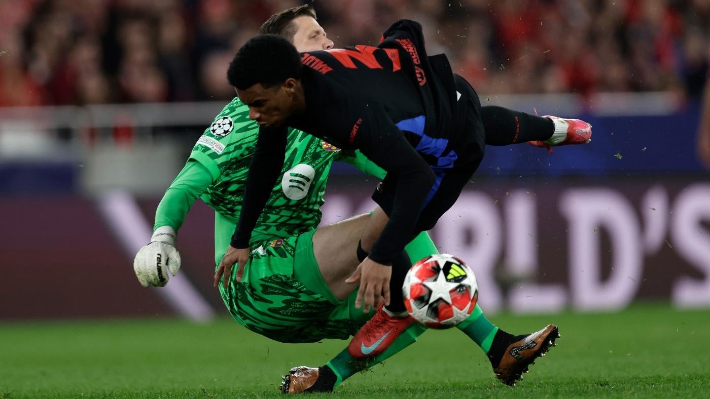 Wojciech Szczesny looks dejected