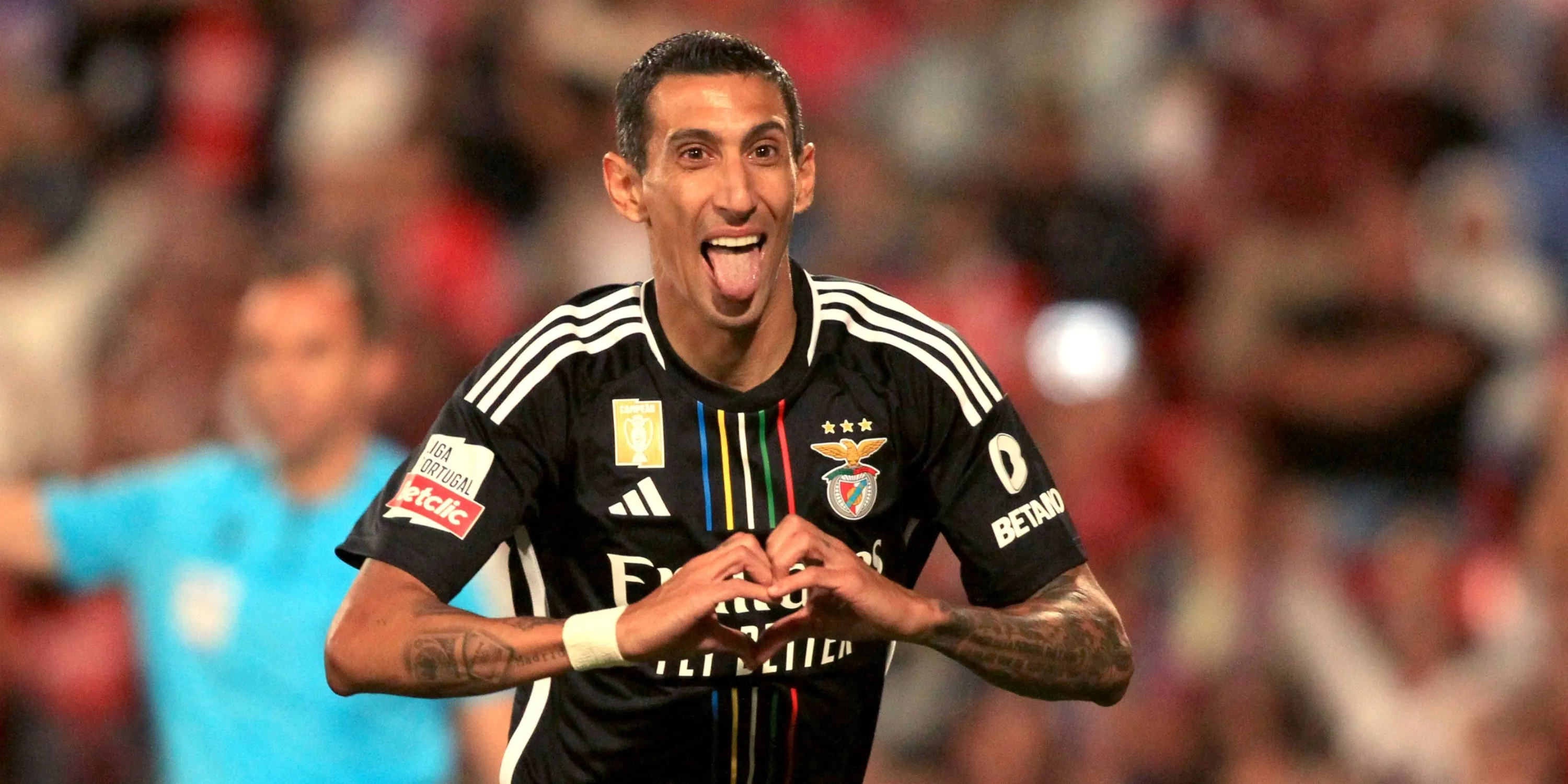 Angel Di Maria ăn mừng bàn thắng trong màu áo Benfica
