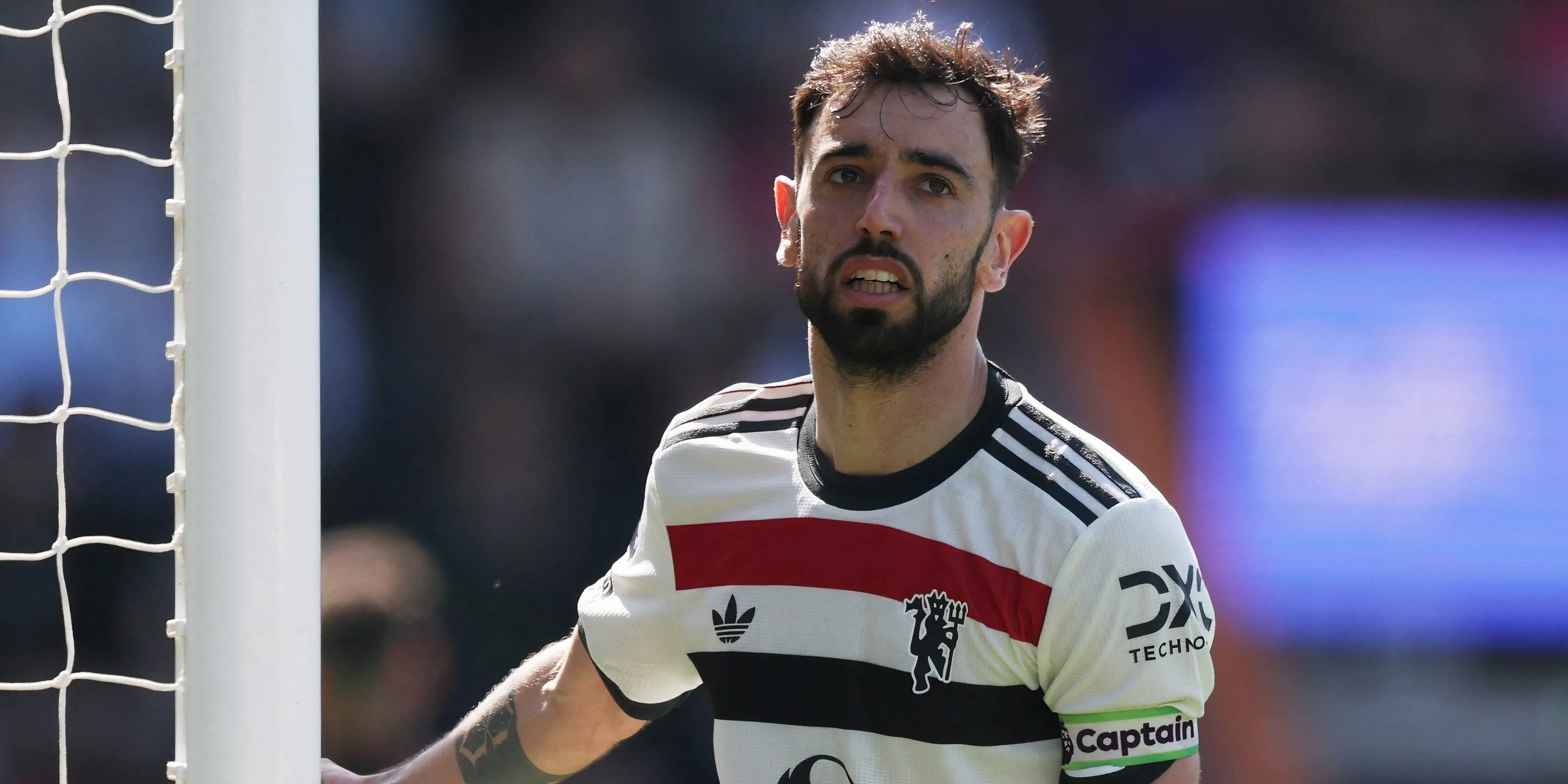 Bruno Fernandes thể hiện sự thất vọng trong trận đấu với Bournemouth