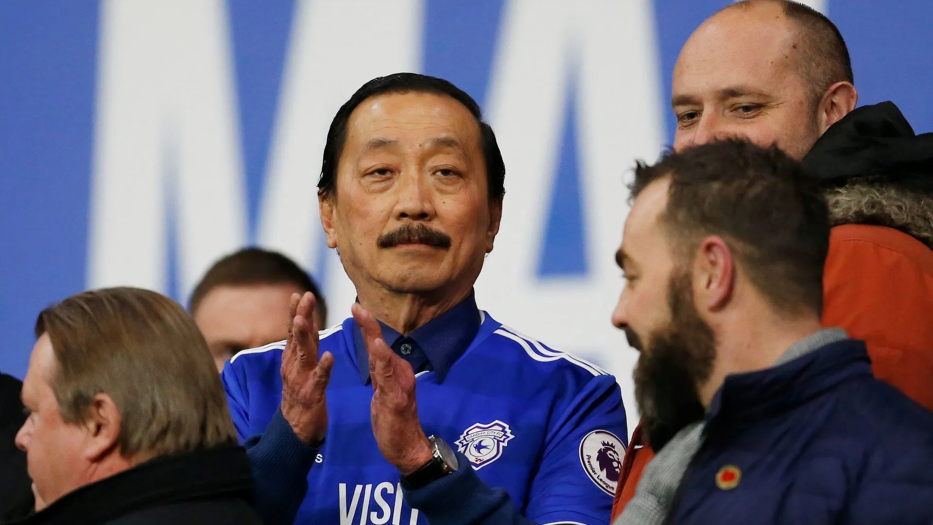 Chủ tịch Vincent Tan của Cardiff City tại sân vận động