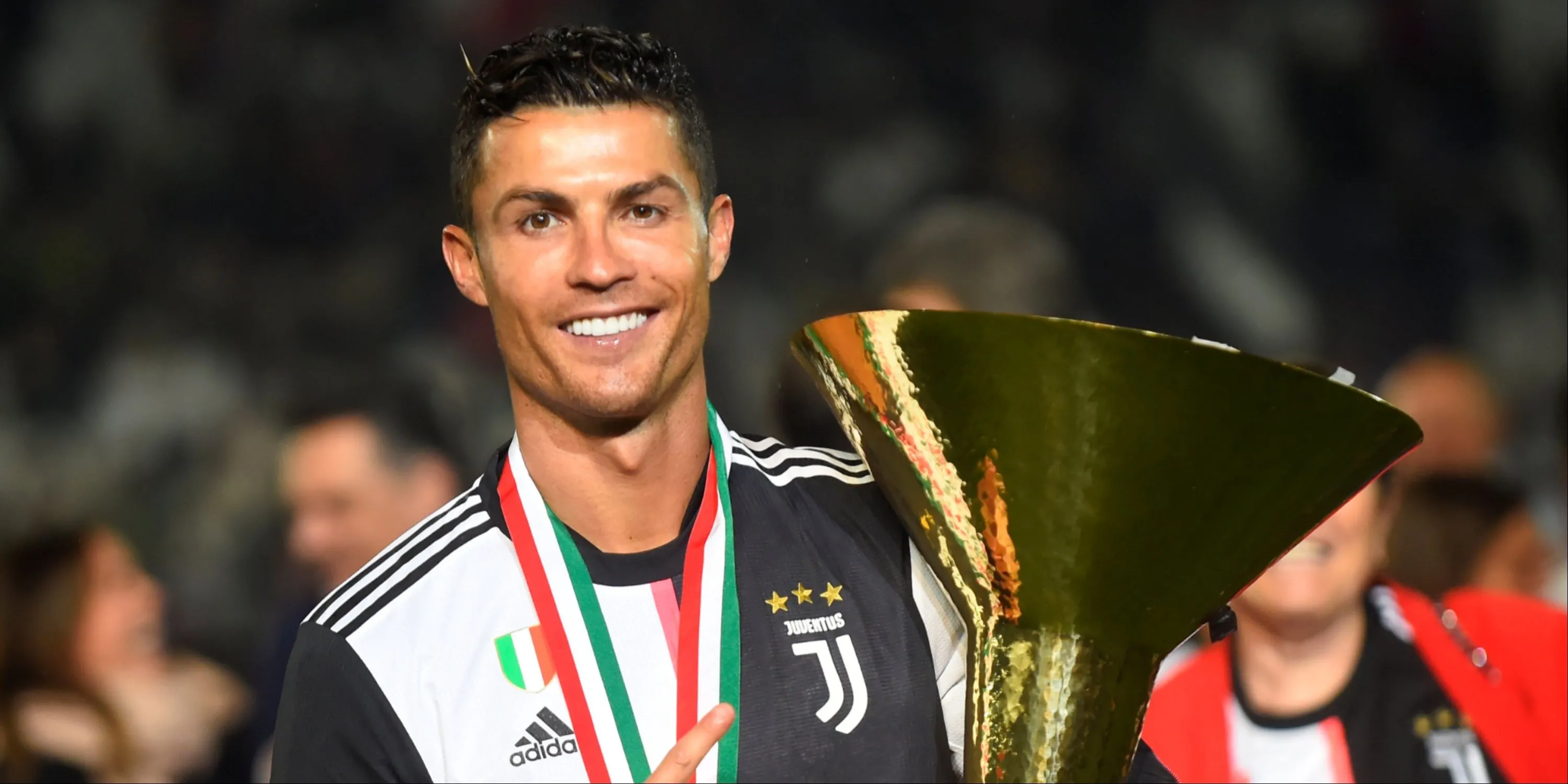 Cristiano Ronaldo trong màu áo Juventus