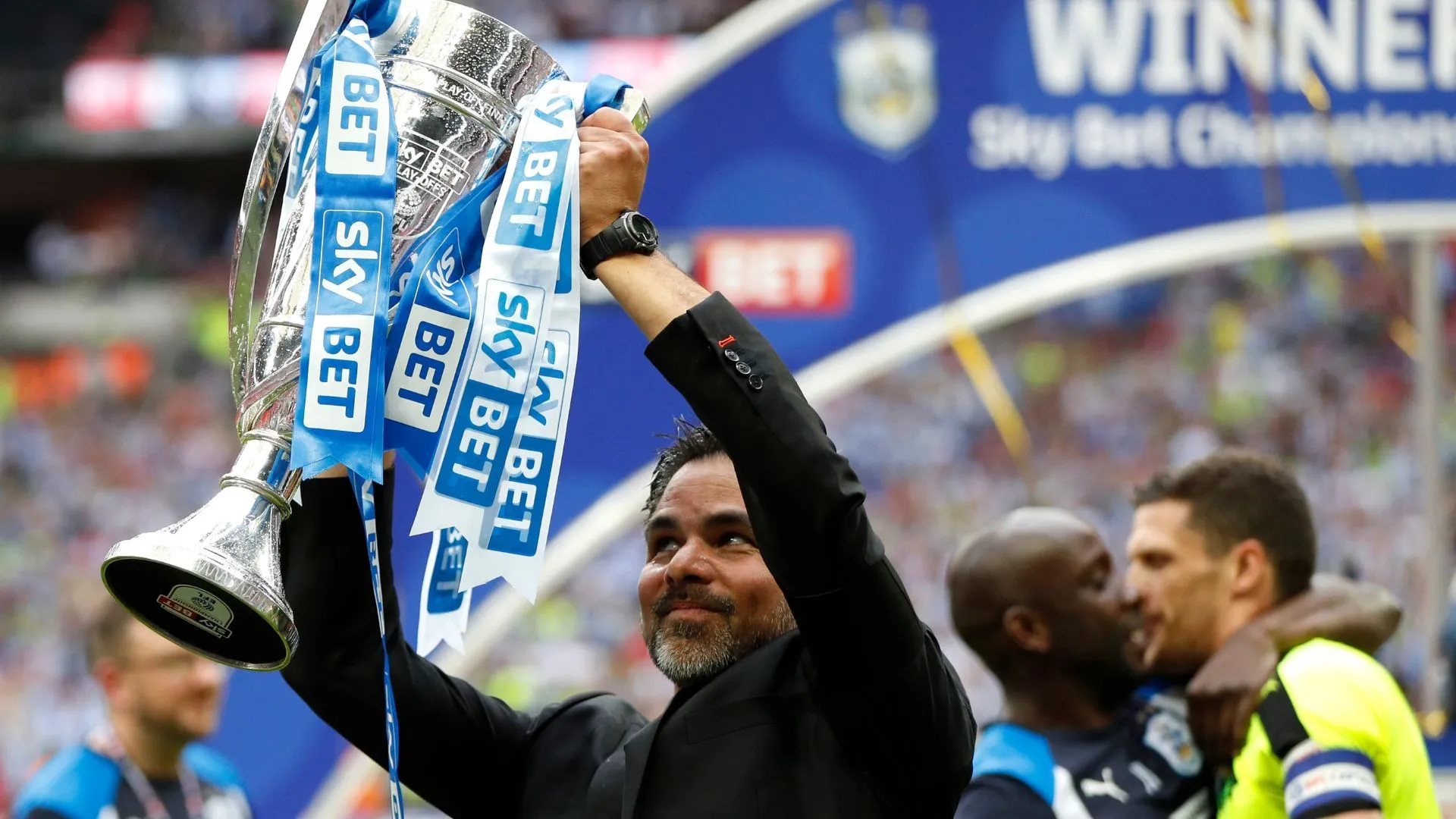 David Wagner ăn mừng cùng Huddersfield sau khi thăng hạng Premier League