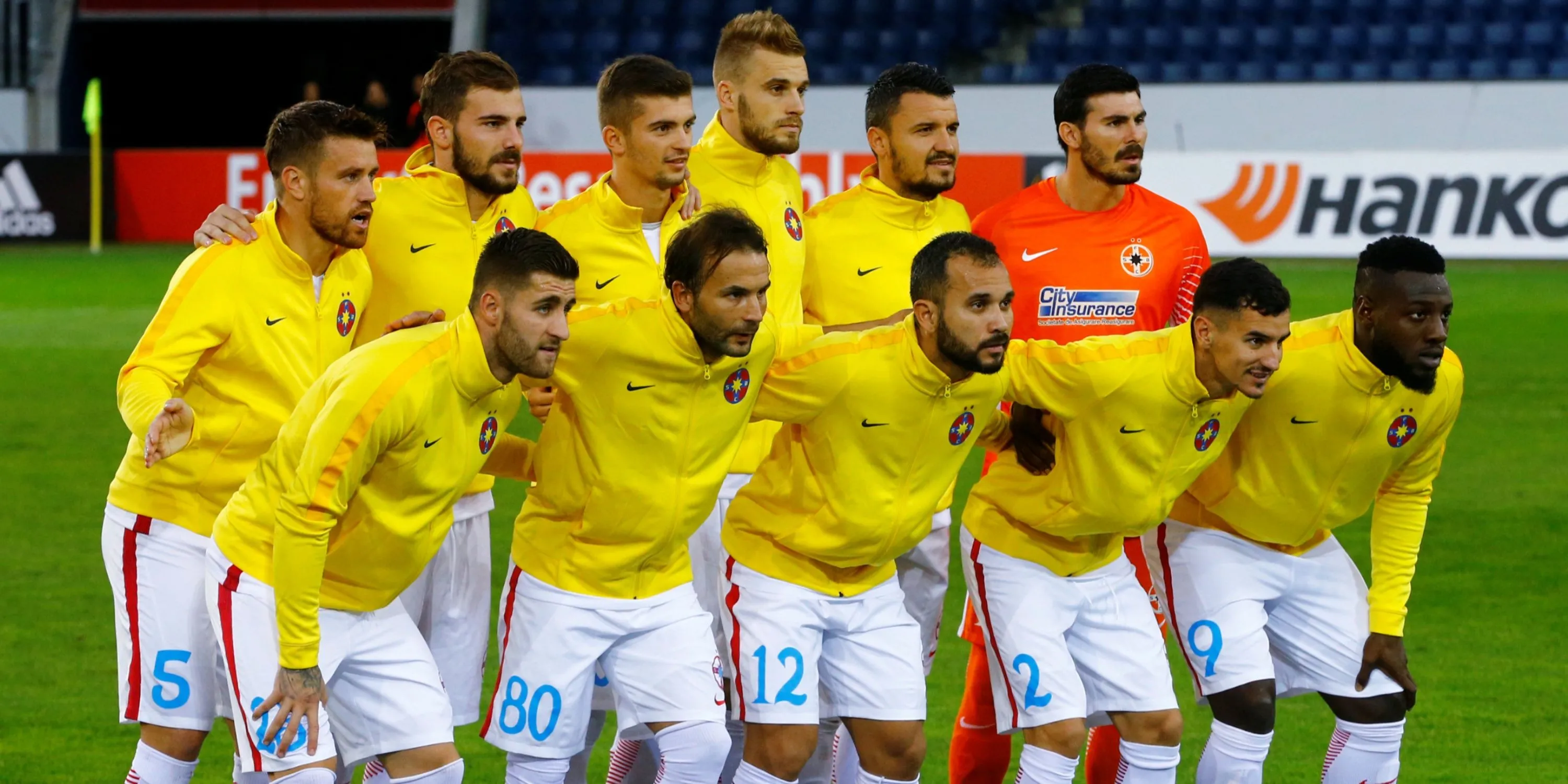 Đội hình Steaua Bucharest chụp ảnh trước trận đấu lịch sử