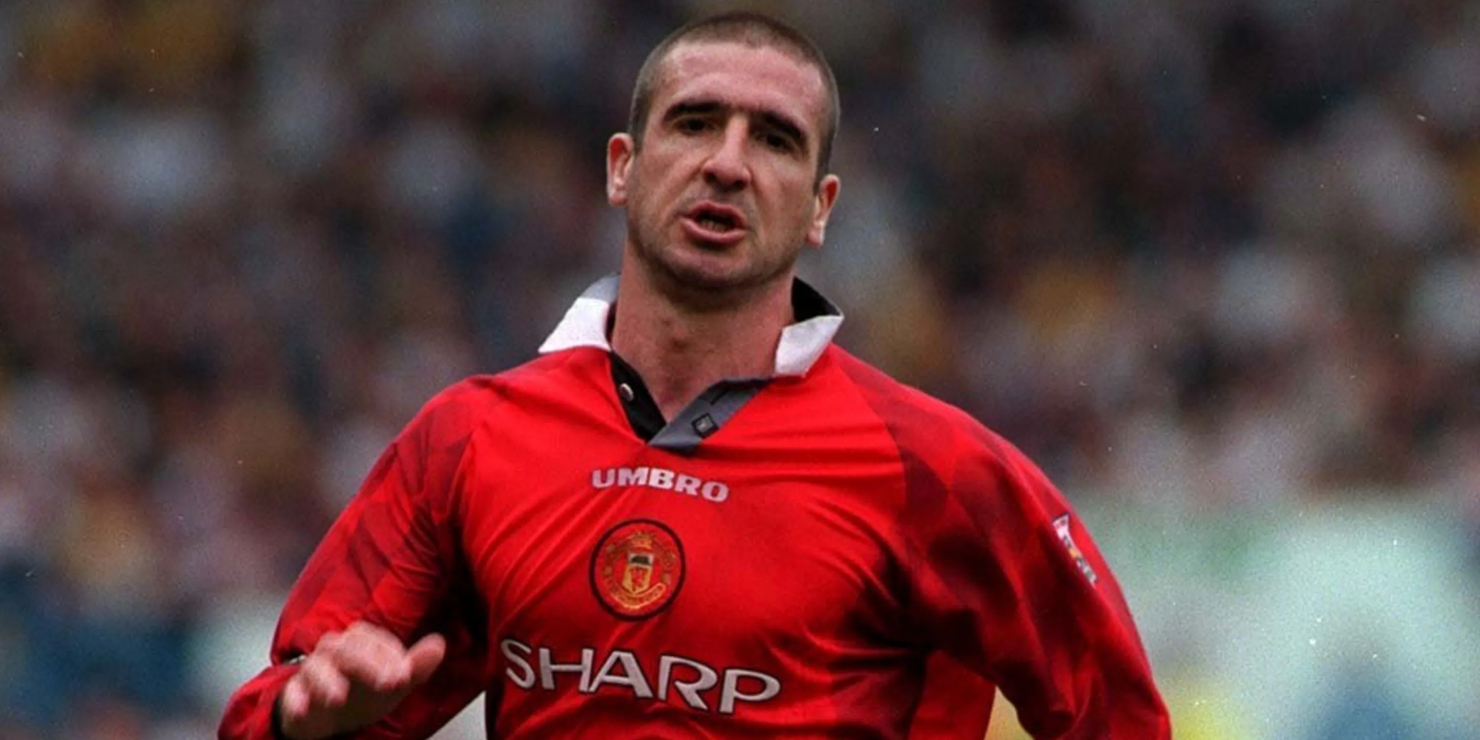 Eric Cantona thi đấu cho Manchester United năm 1996