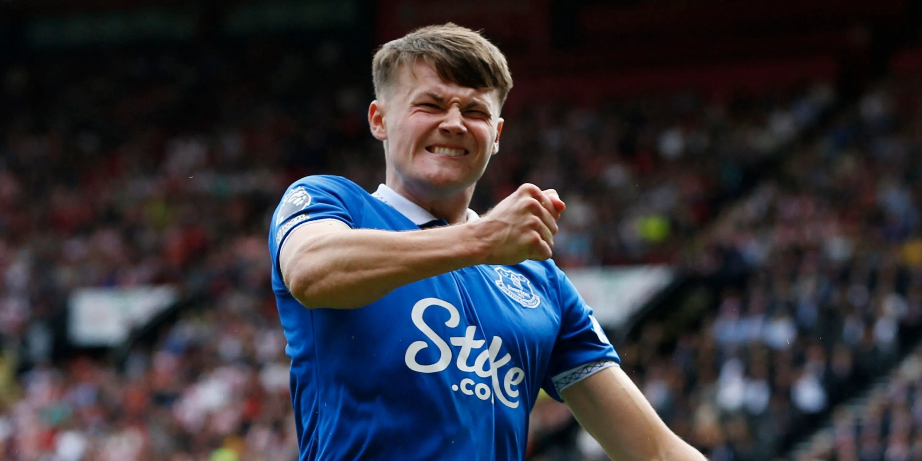 Hậu vệ Nathan Patterson của Everton
