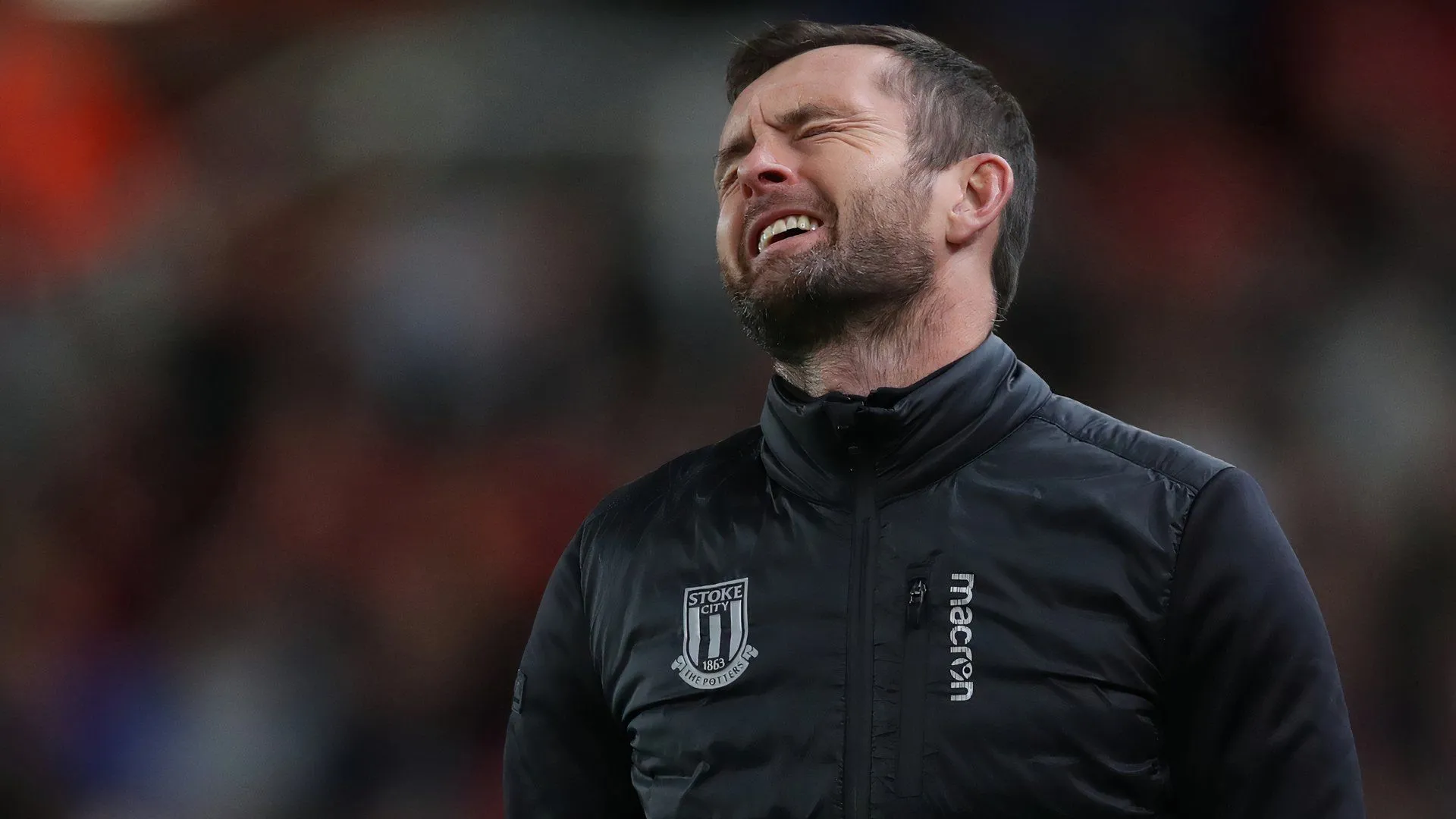 HLV Nathan Jones trong thời gian dẫn dắt Stoke City tại Championship