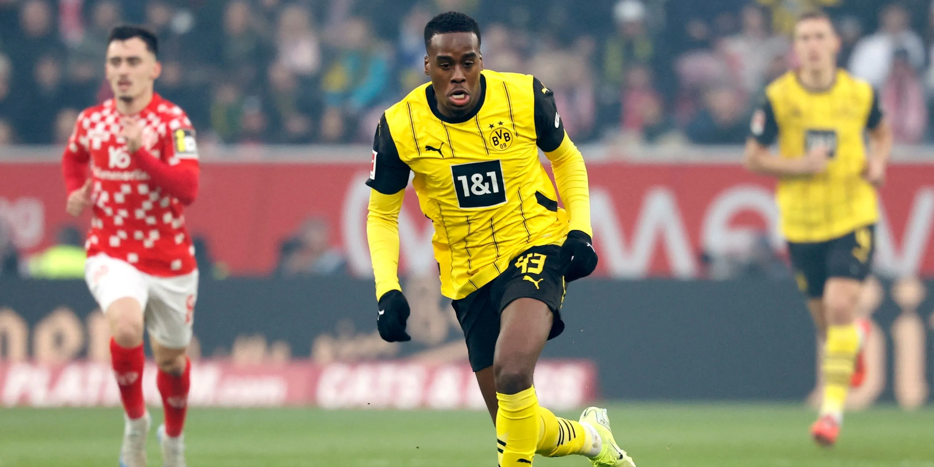 Jamie Bynoe-Gittens cầu thủ chạy cánh của Borussia Dortmund trong một trận đấu
