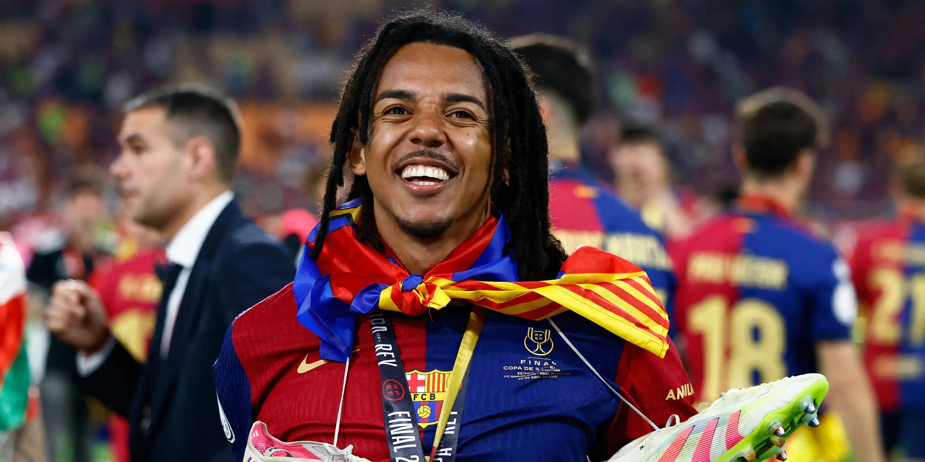 Jules Kounde thi đấu năng nổ trong màu áo Barcelona