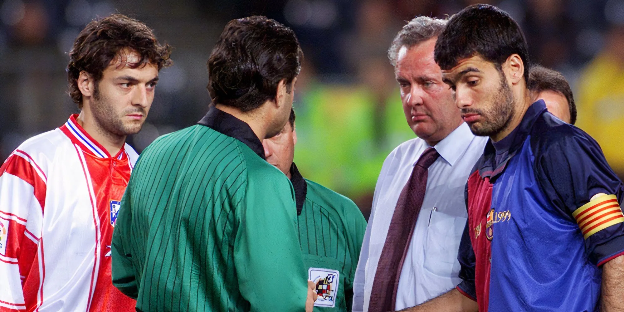 Pep Guardiola dẫn dắt các cầu thủ Barca trong sự kiện bỏ trận bán kết Copa del Rey 2000