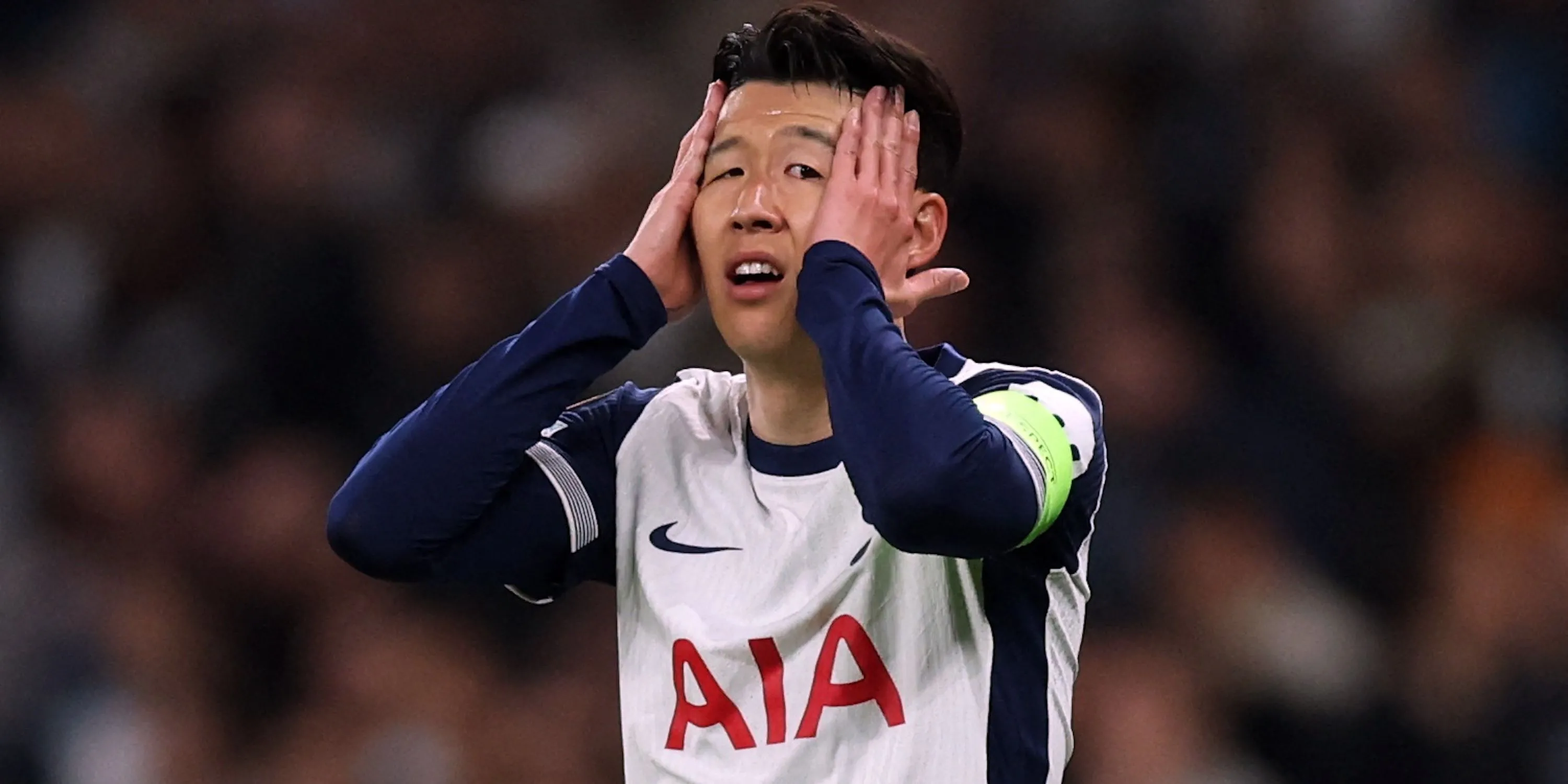 Son Heung-min thể hiện sự thất vọng trong một trận đấu của Tottenham