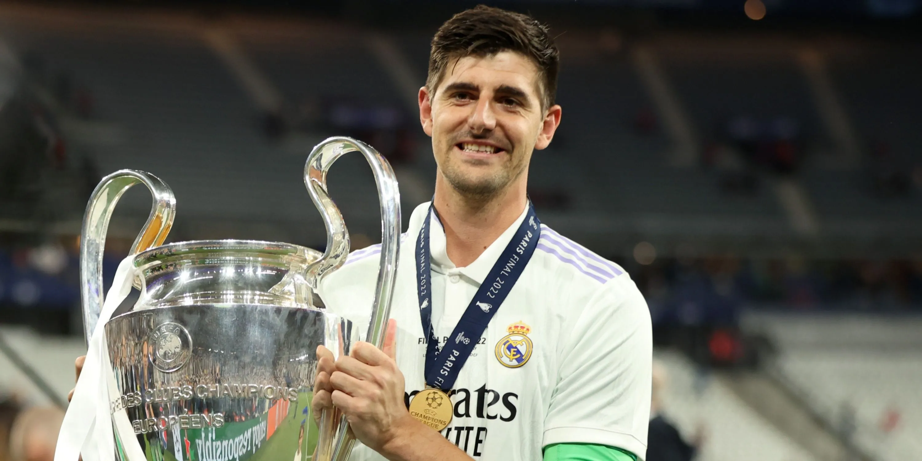 Thibaut Courtois ăn mừng cùng đồng đội Real Madrid