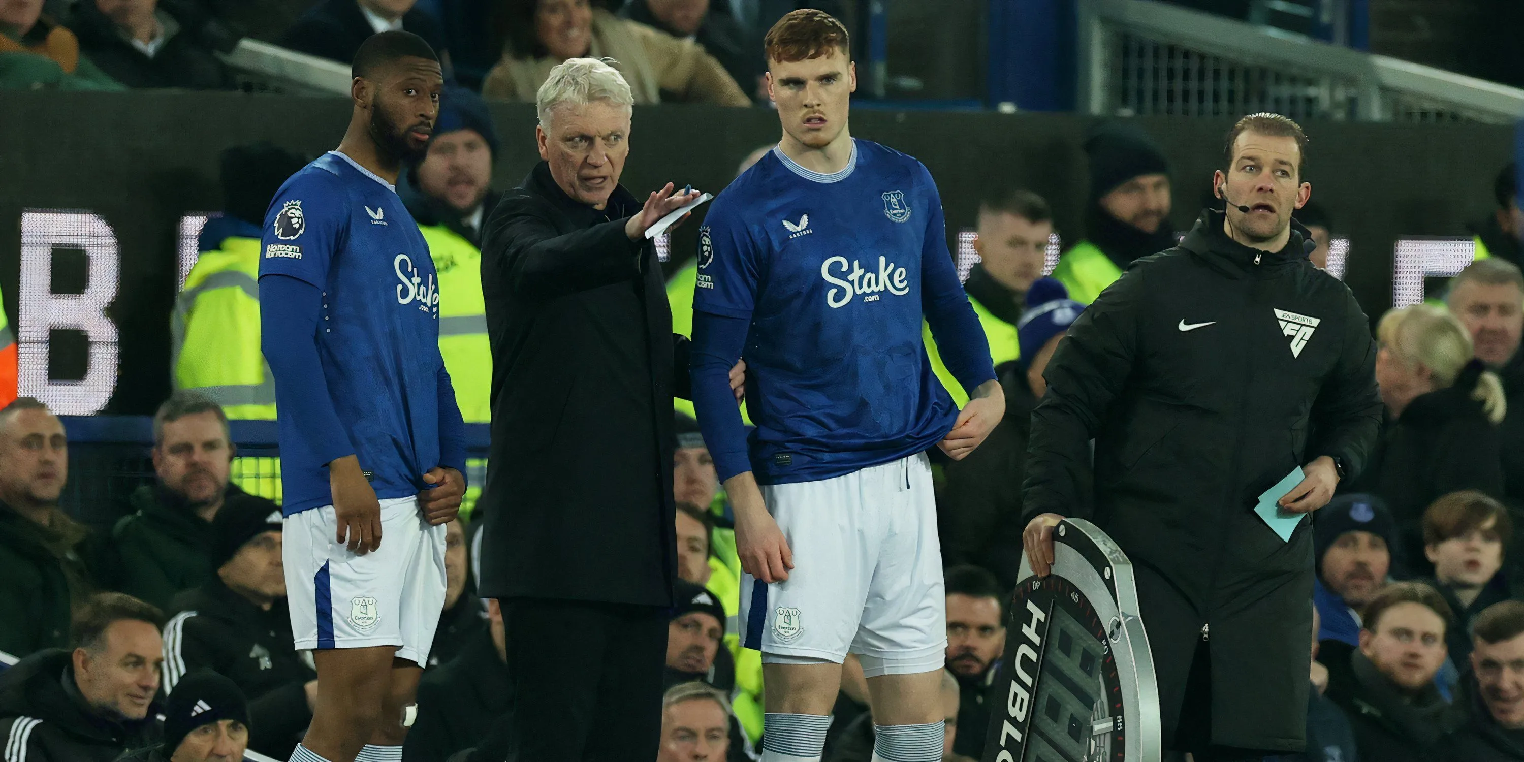 Trung vệ Jake O'Brien của Everton