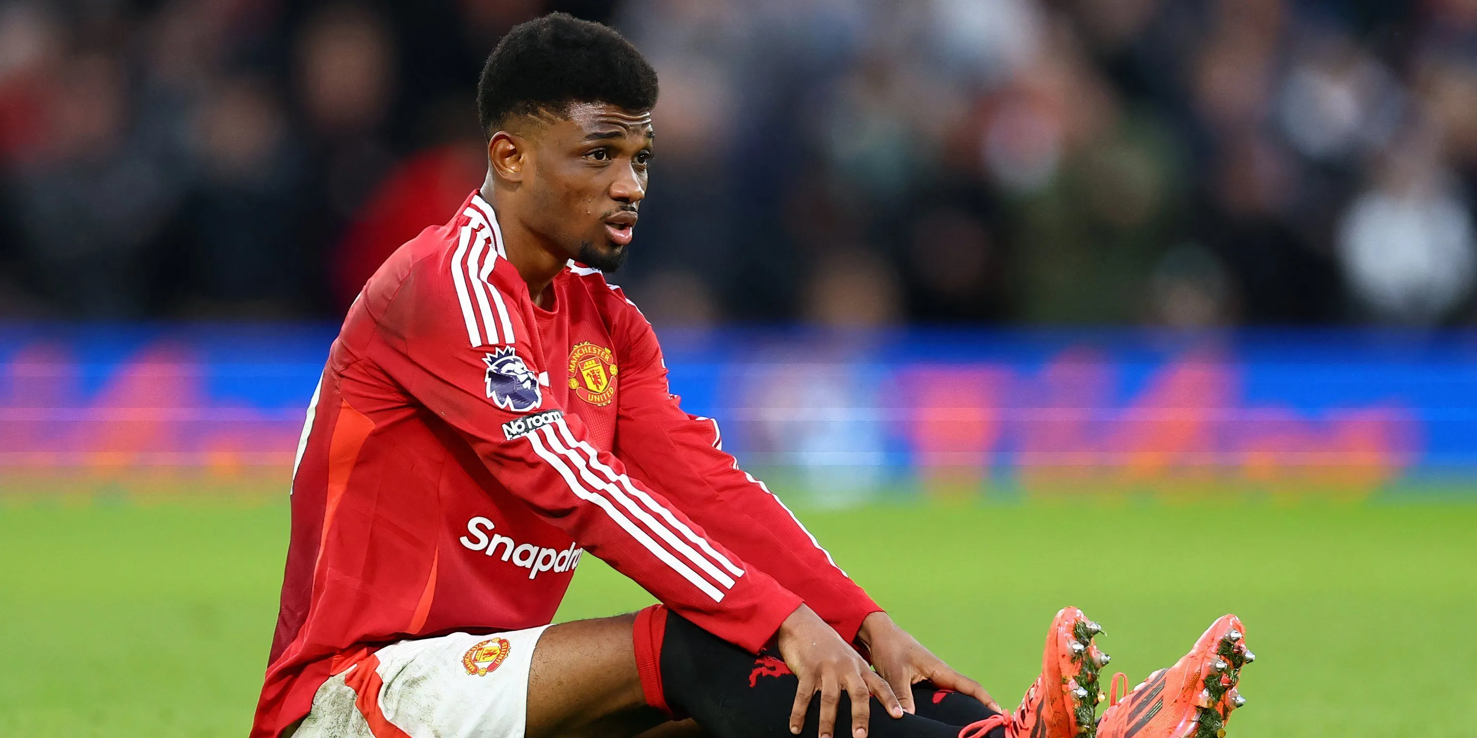 Amad Diallo, ngôi sao trẻ của Man Utd, trong một pha bóng quyết liệt