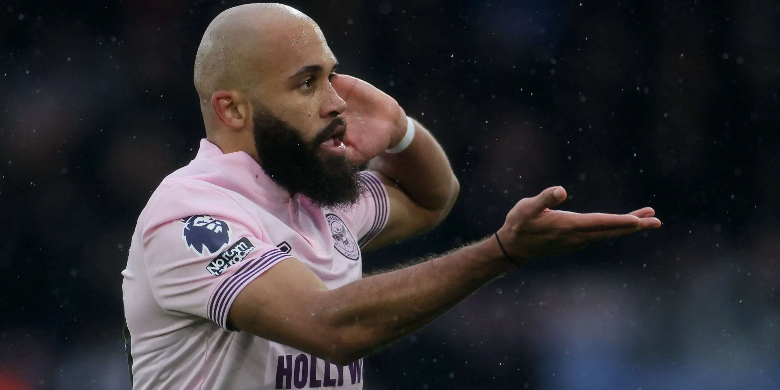 Bryan Mbeumo ăn mừng bàn thắng cho Brentford tại giải Ngoại hạng Anh.