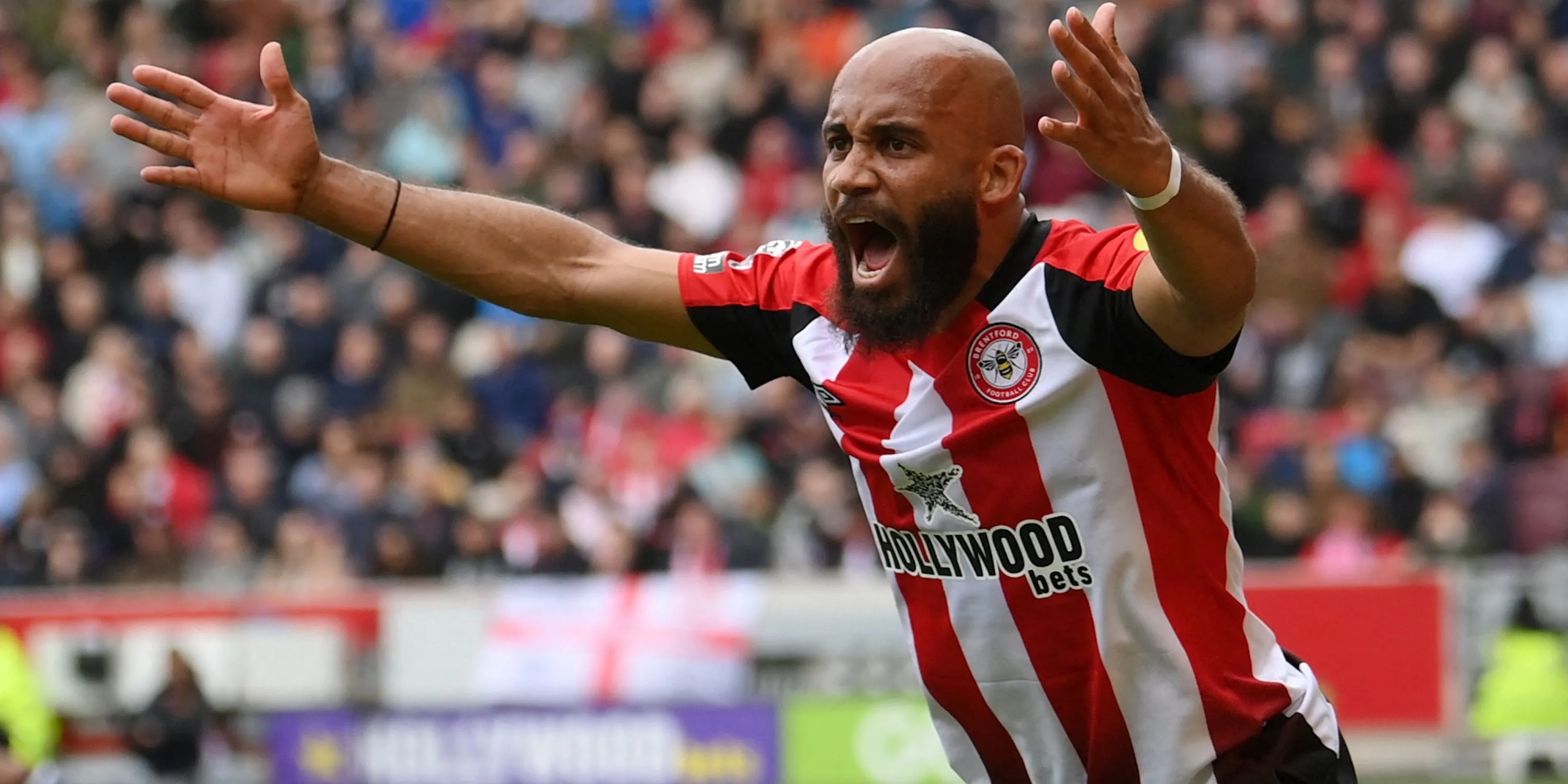 Bryan Mbeumo của Brentford phản ứng sau một tình huống trên sân