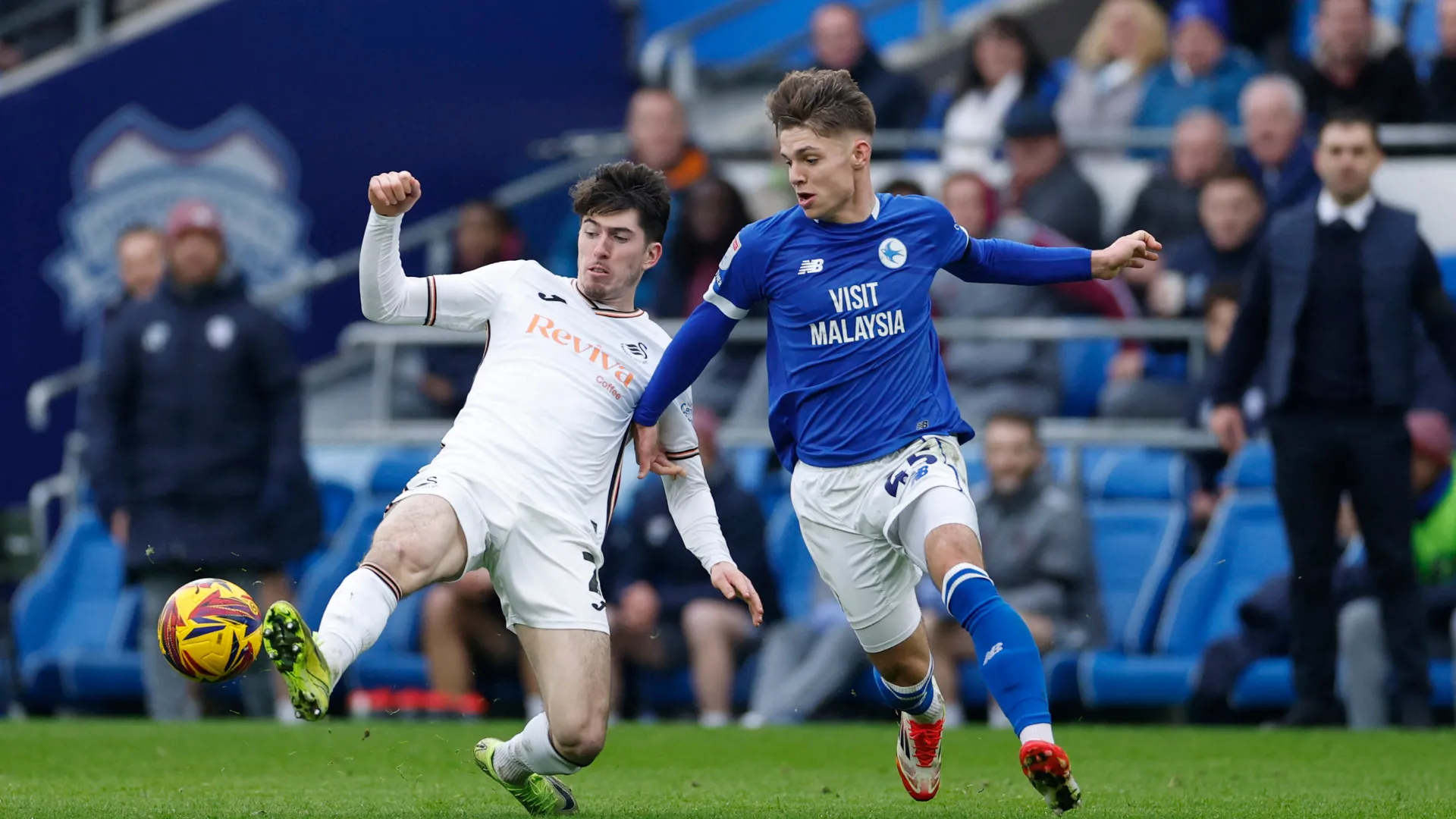 Cầu thủ trẻ Cian Ashford, một trong những tài năng của học viện Cardiff City