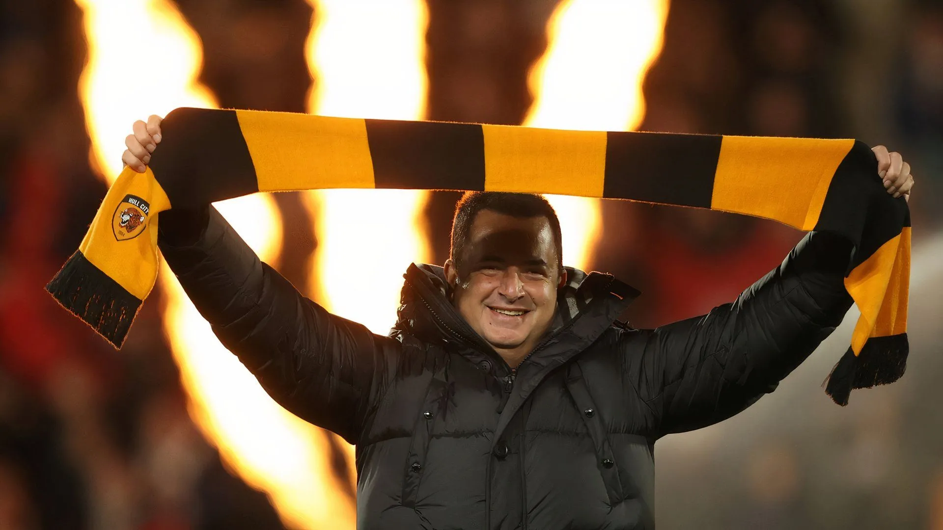 Chủ tịch Acun Ilicali sau khi tiếp quản Hull City, người đưa ra quyết định HLV mới