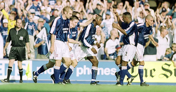 Đội hình Ipswich Town mùa giải Premier League 2000-01 đã gây bất ngờ lớn