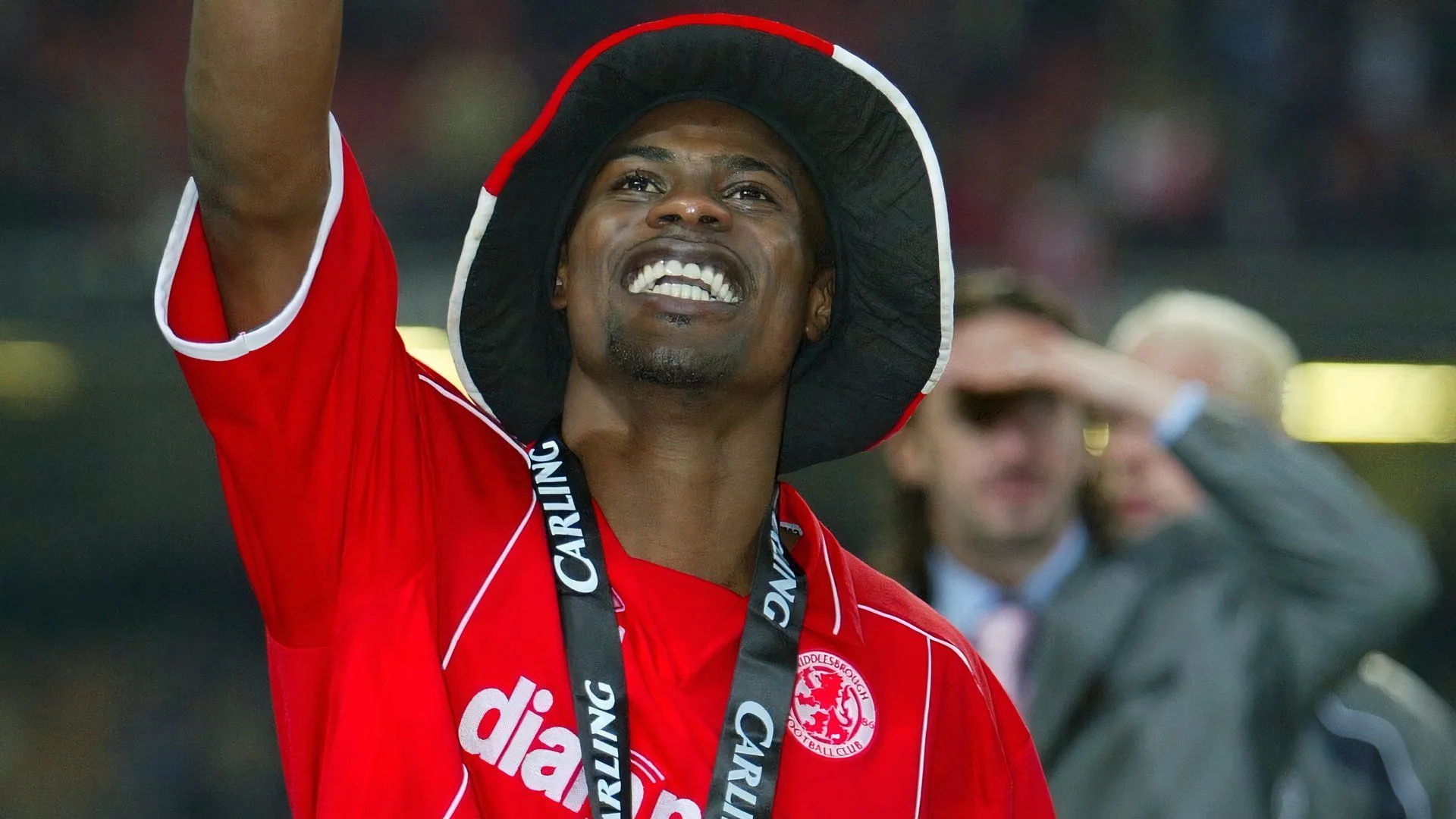 Đội hình Middlesbrough ăn mừng chức vô địch Cúp Liên đoàn Anh năm 2004, danh hiệu lớn đầu tiên trong lịch sử câu lạc bộ với sự góp mặt của George Boateng.