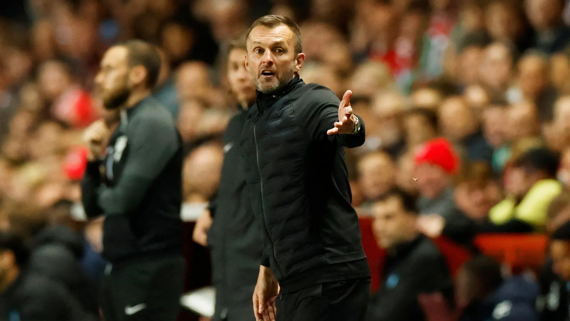HLV Nathan Jones trên băng ghế chỉ đạo của Charlton Athletic, ứng viên tiềm năng cho ghế nóng Cardiff City
