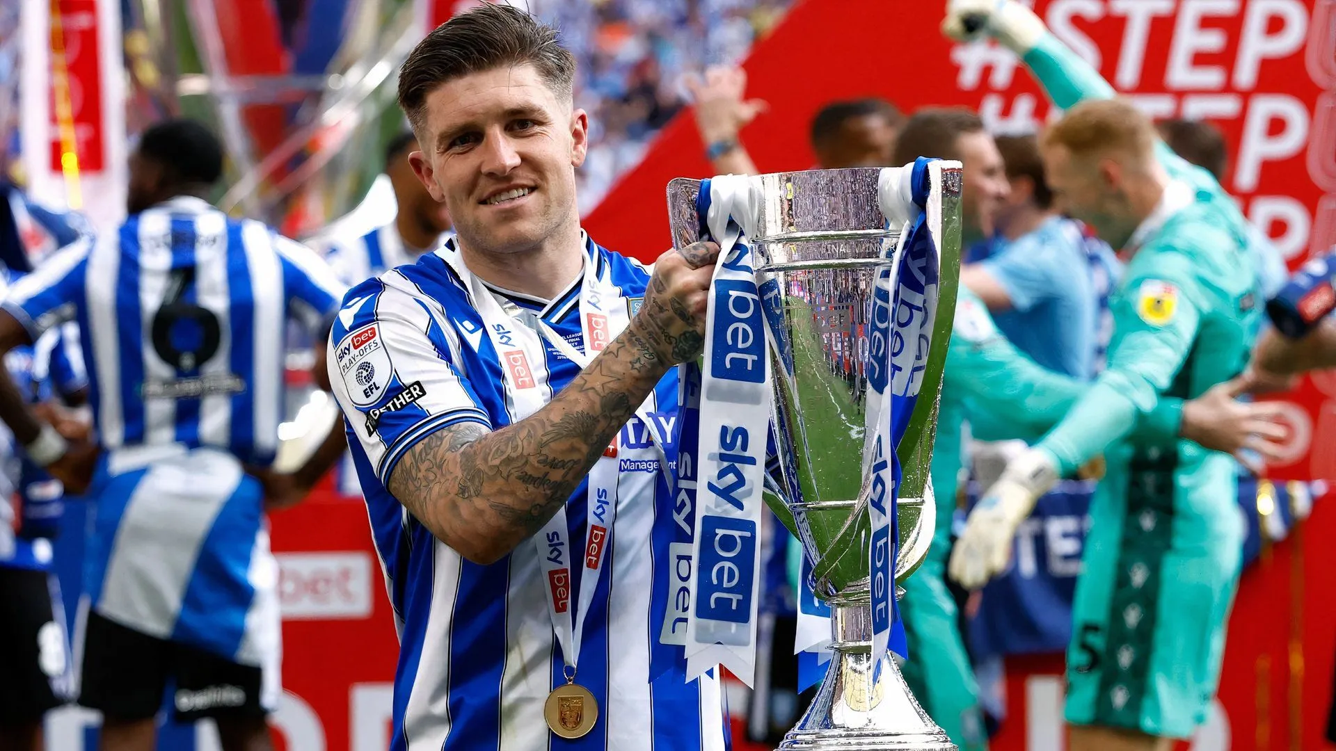 Josh Windass thi đấu cho Sheffield Wednesday giữa những tin đồn chuyển nhượng