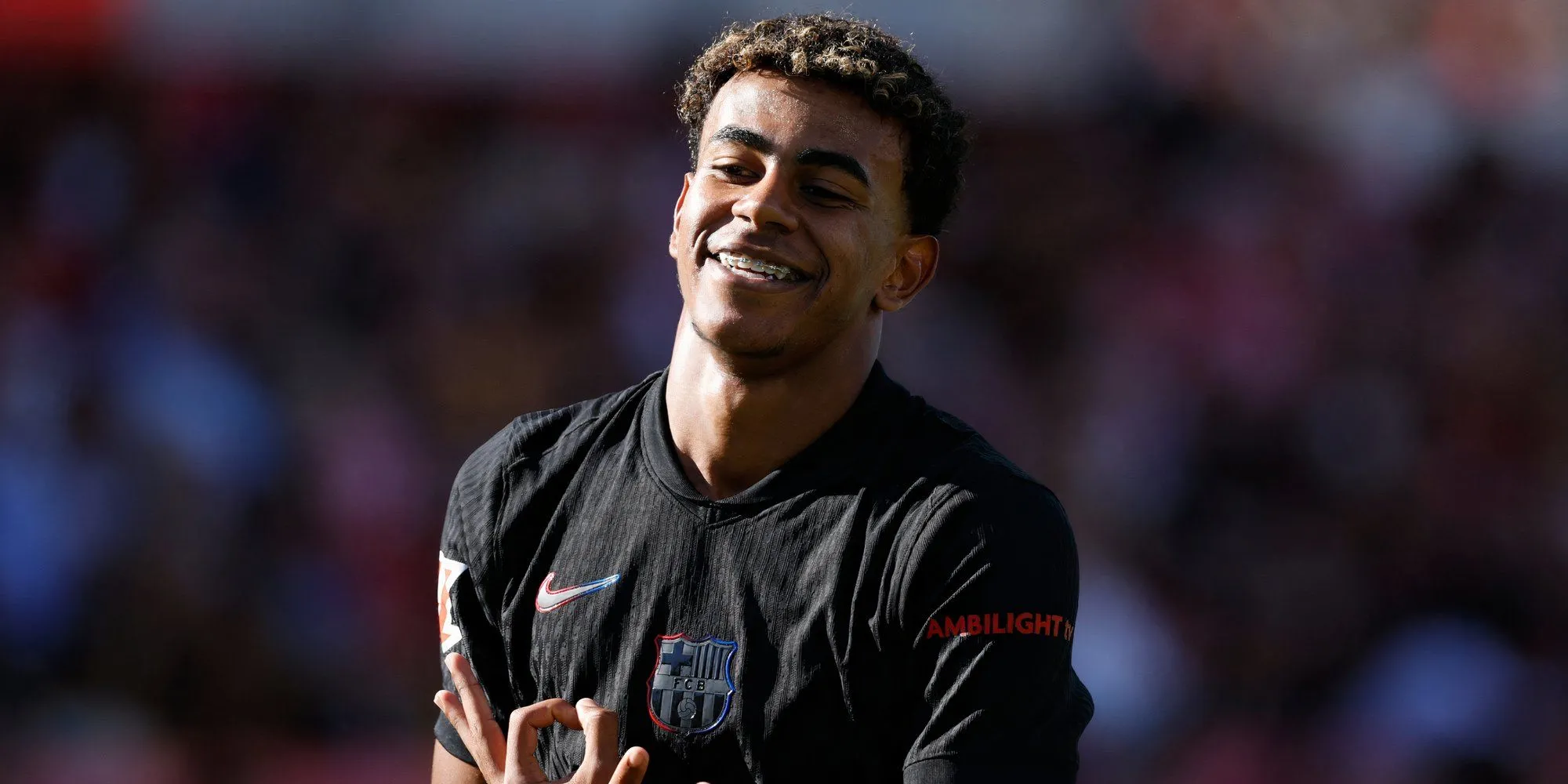 Lamine Yamal ăn mừng sau khi có trận đấu thứ 50 cho Barcelona