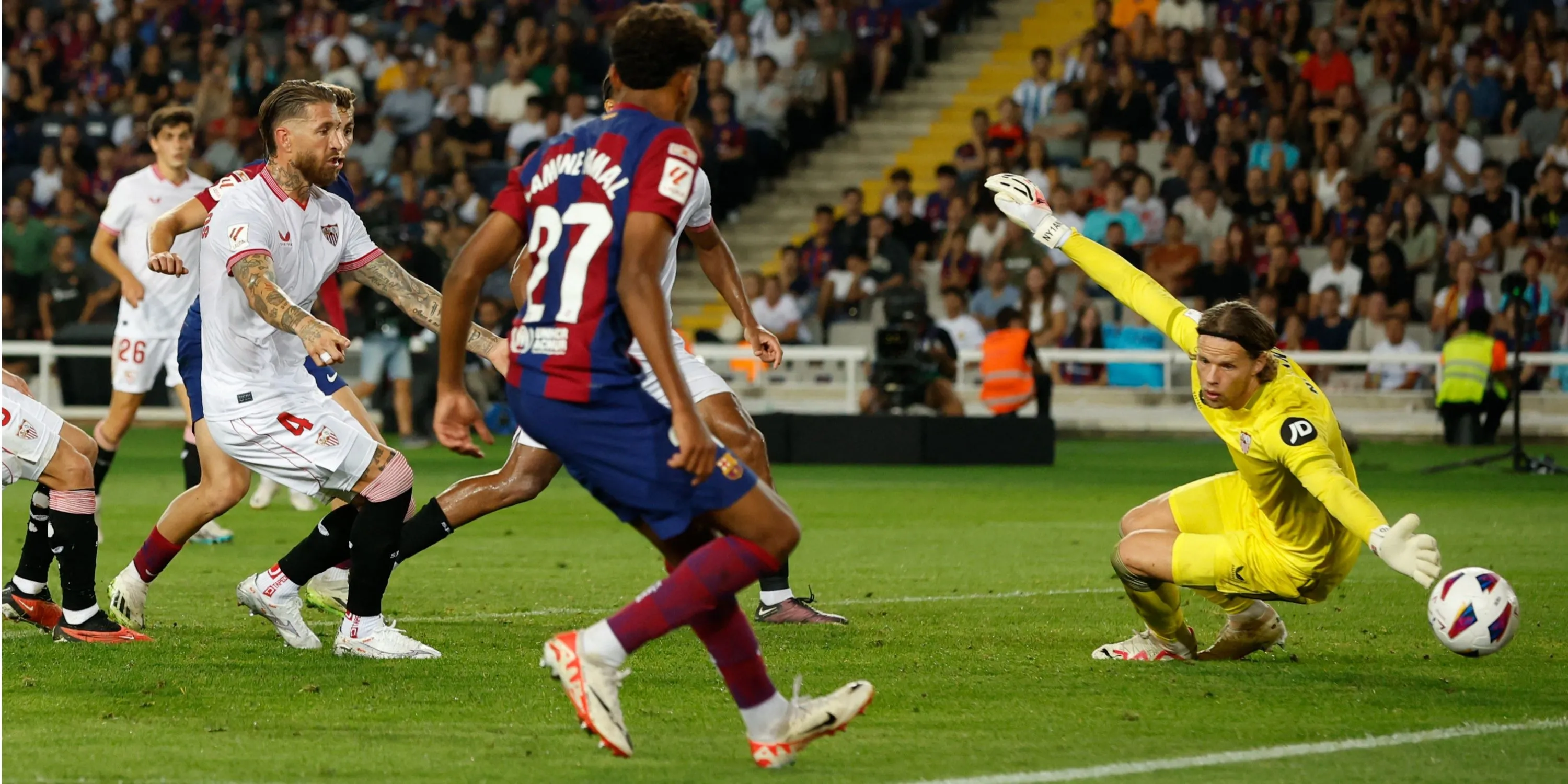 Lamine Yamal có trận ra mắt Champions League cho Barcelona
