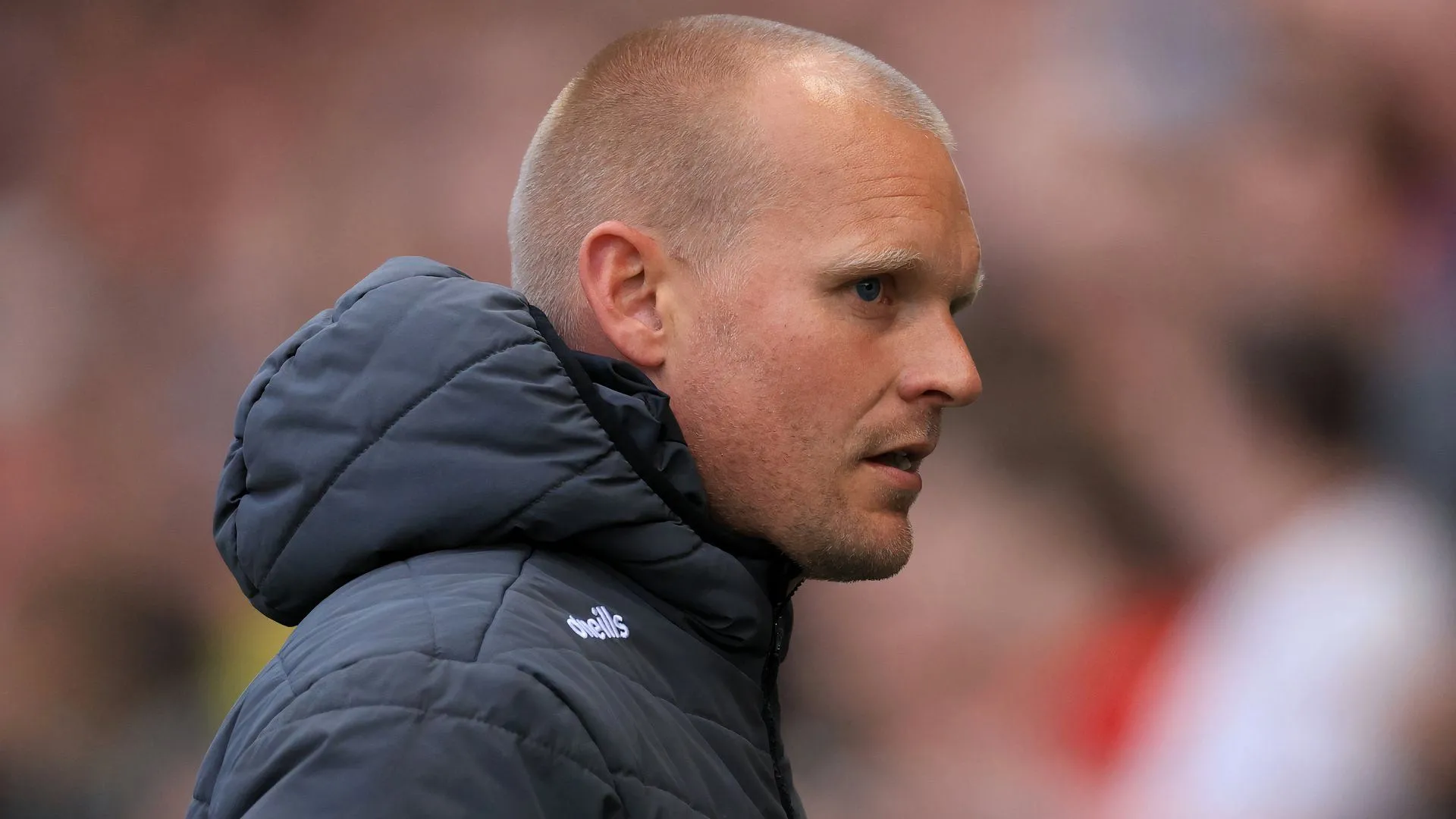 Liam Manning trong trận đấu với Sheffield United tại play-off Championship