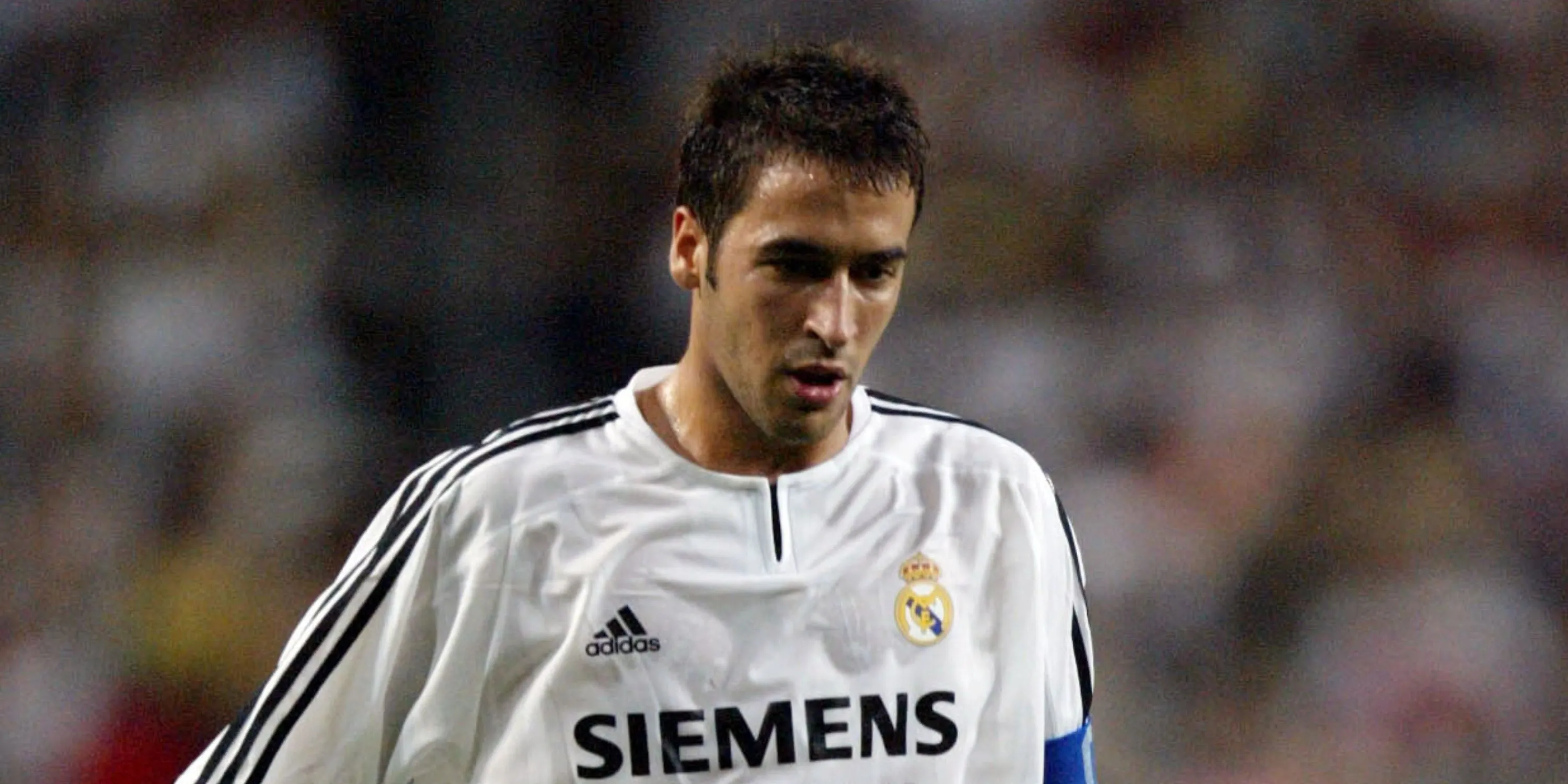 Raul Gonzalez trong màu áo Real Madrid tại trận El Clasico