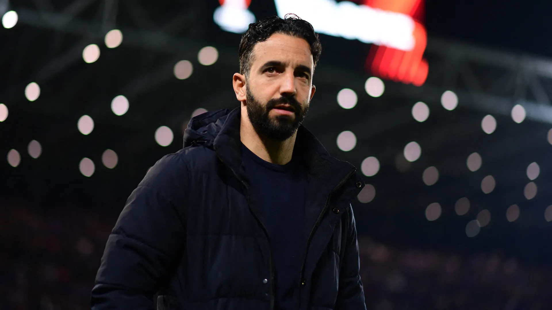 Ruben Amorim trên sân trong trận đấu của Sporting CP