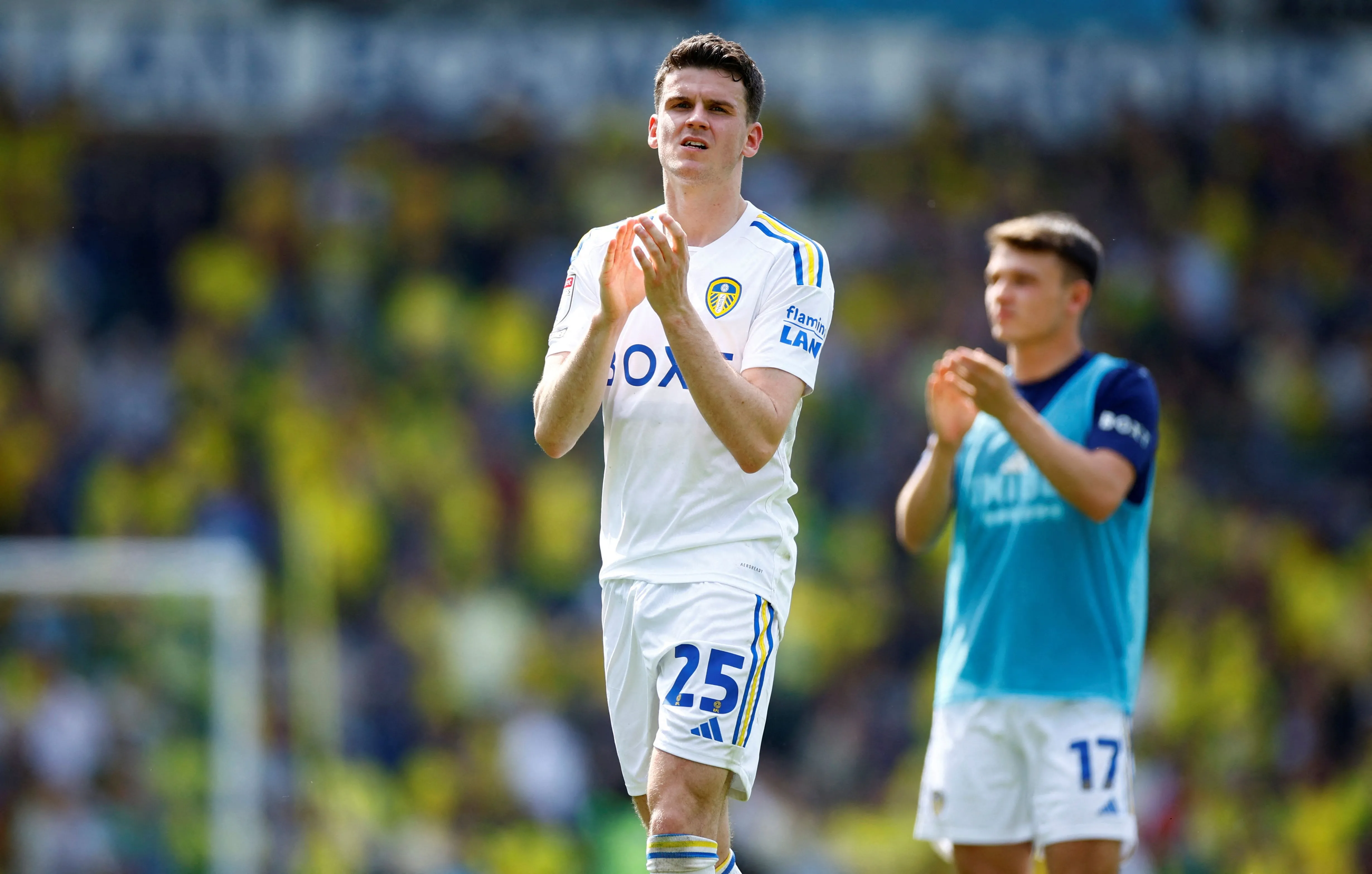 Sam Byram thi đấu cho Leeds United