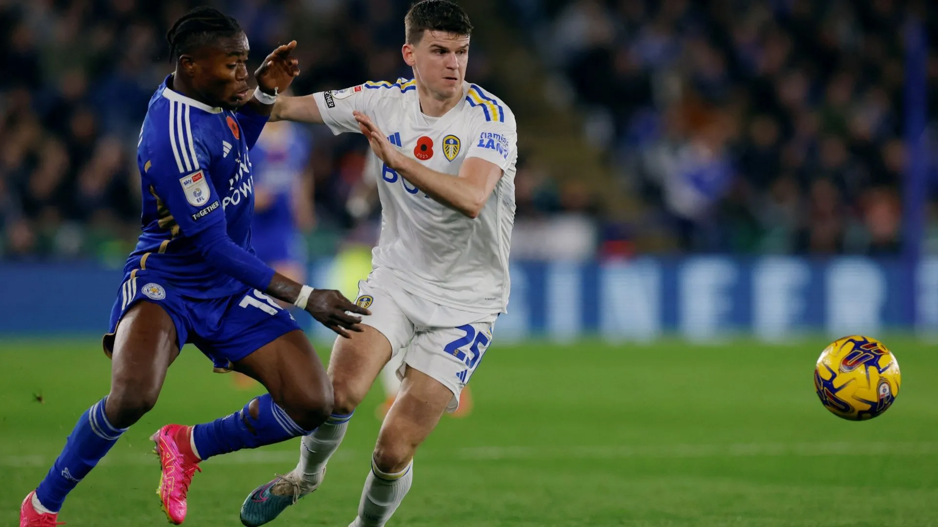 Sam Byram và đồng đội trong màu áo Leeds United