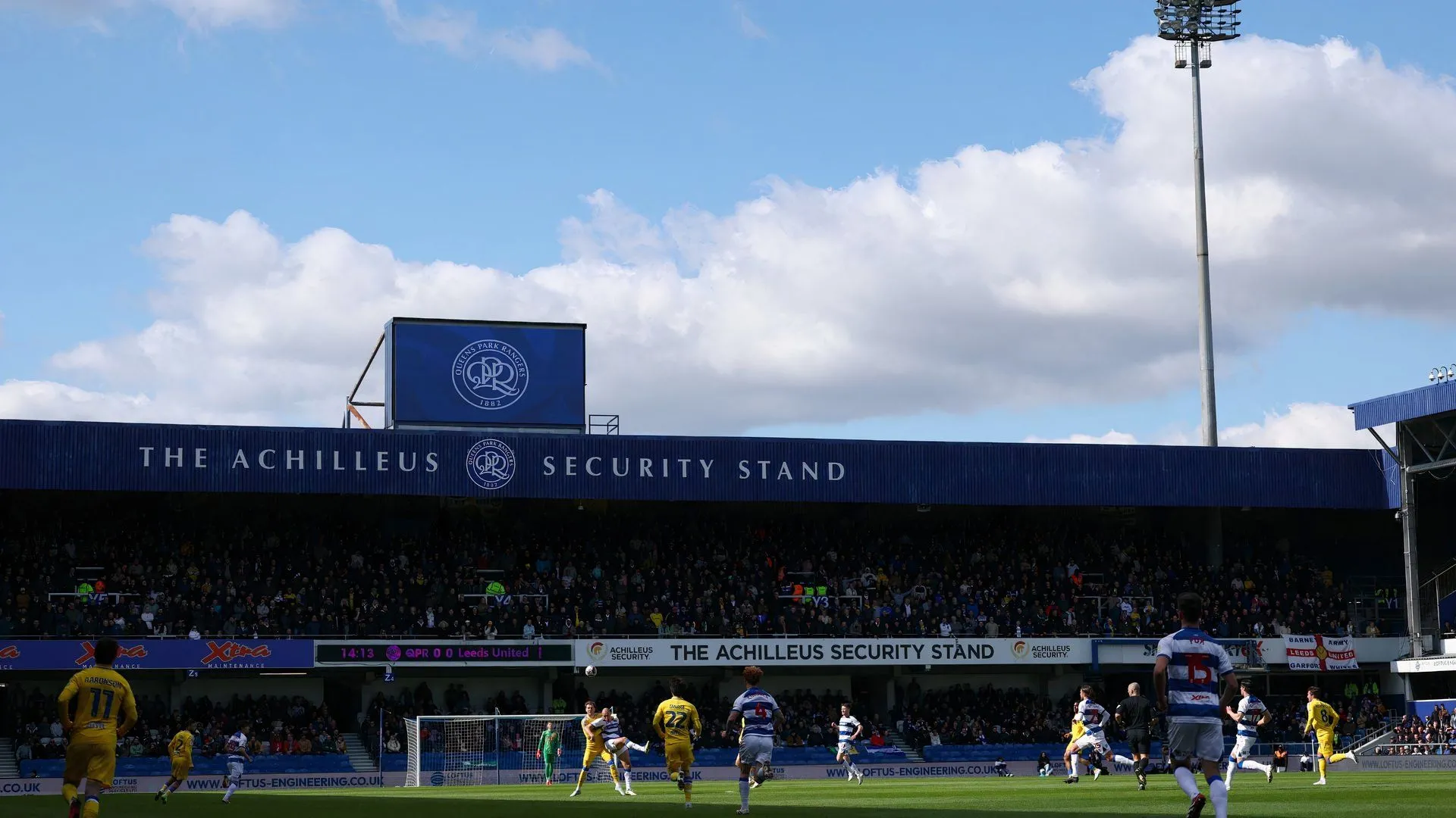 Sân vận động Loftus Road của QPR, một trong những câu lạc bộ tiềm năng của Anfernee Dijksteel