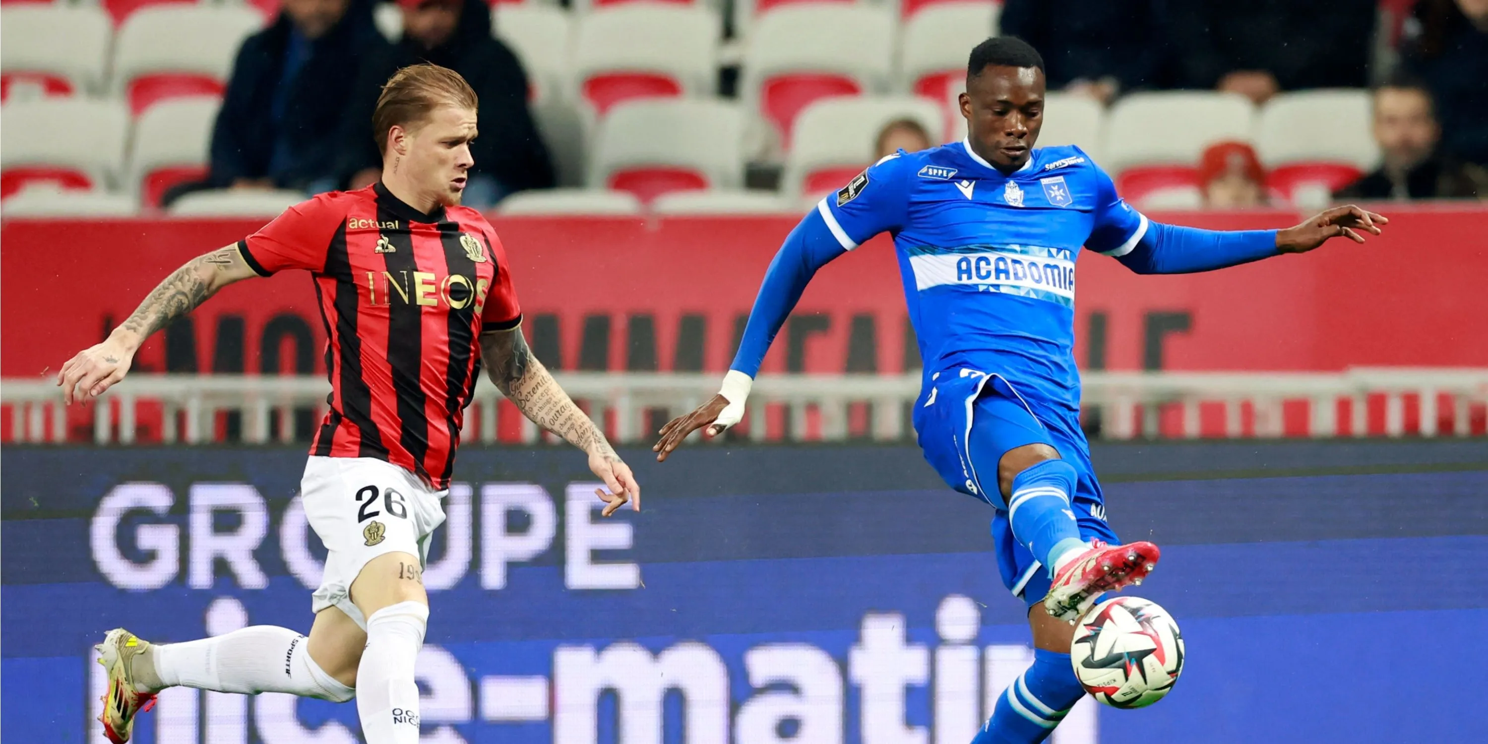 Sinaly Diomandé trong màu áo Auxerre