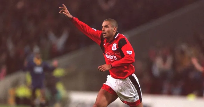 Stan Collymore, tiền đạo chủ lực của Nottingham Forest trong mùa giải Premier League 1994-95