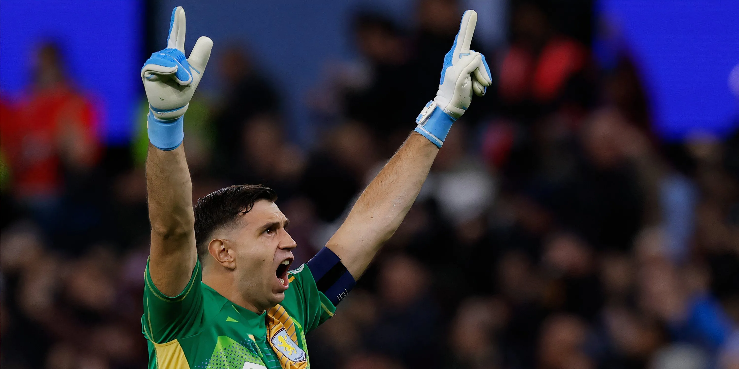 Thủ môn Emi Martínez trong màu áo Aston Villa