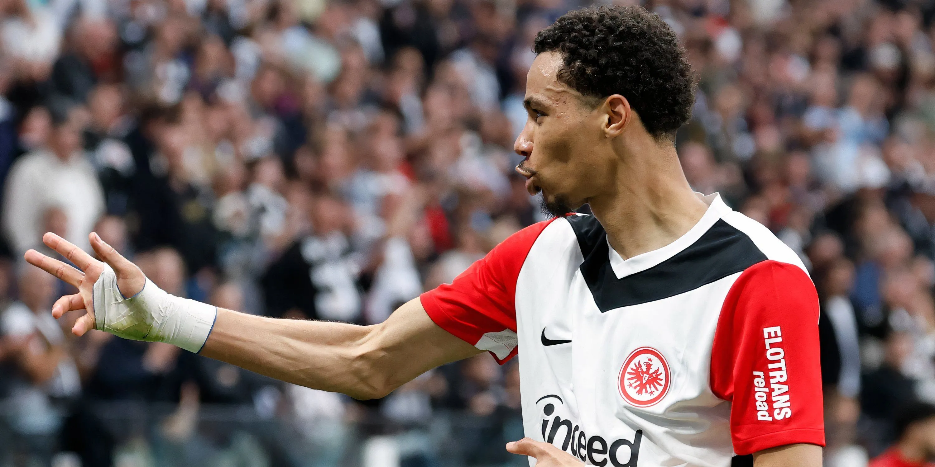 Tiền đạo Hugo Ekitike trong màu áo Eintracht Frankfurt, mục tiêu của Liverpool