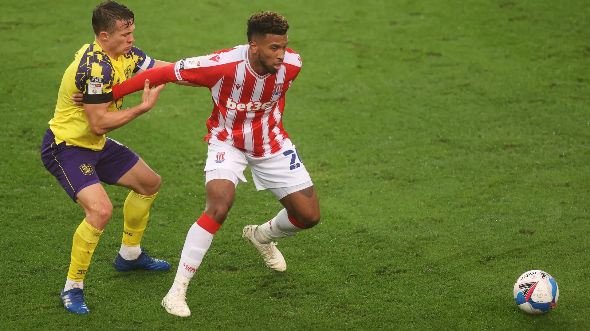 Tiền đạo Tyrese Campbell trong màu áo Stoke City