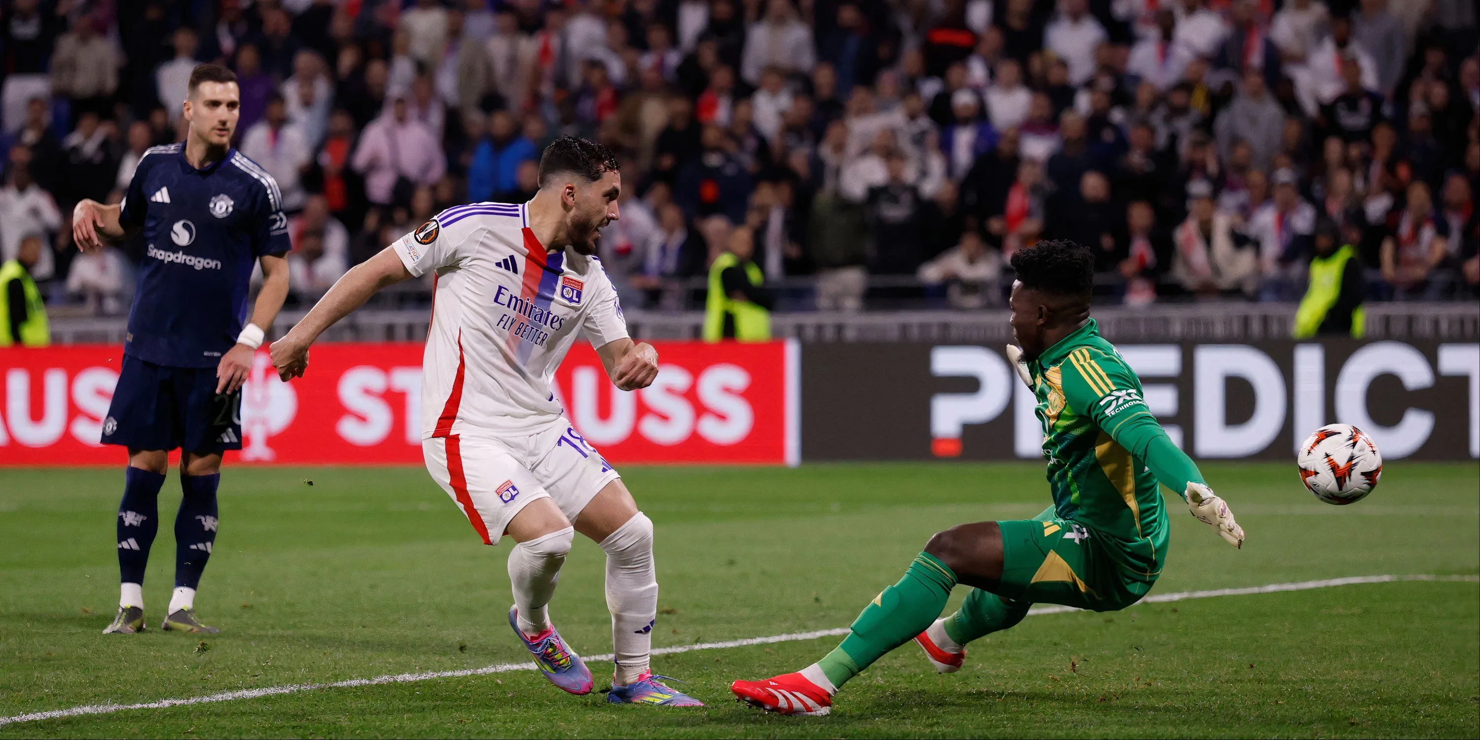 Tiền vệ Rayan Cherki của Lyon