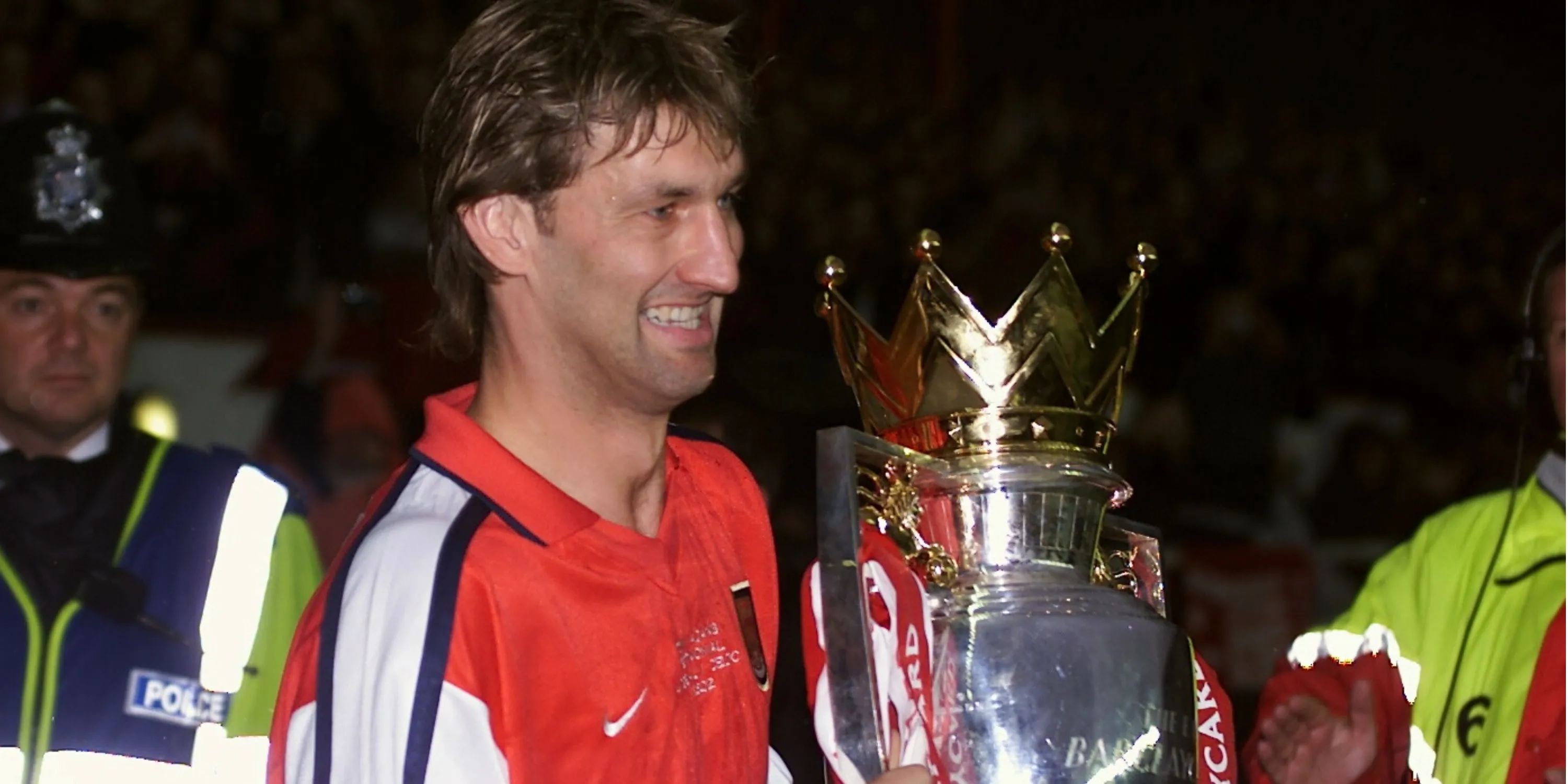 Trung vệ huyền thoại Tony Adams của Arsenal