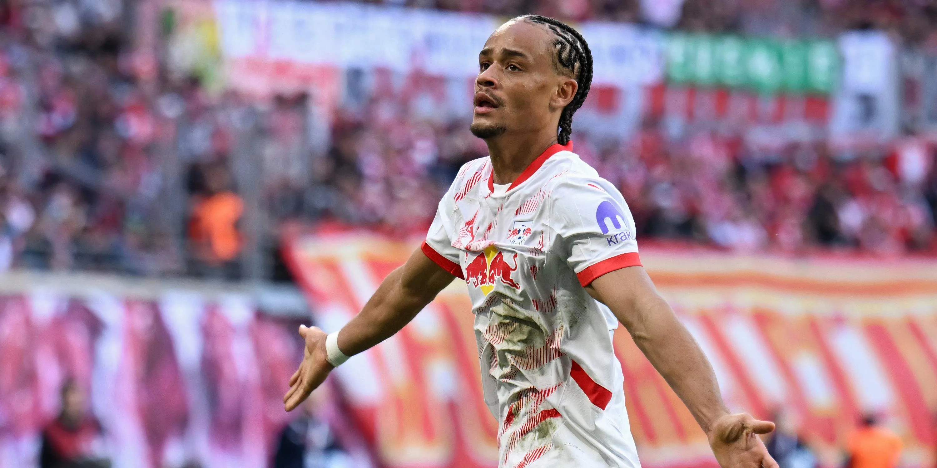 Xavi Simons ăn mừng bàn thắng hoặc pha kiến tạo