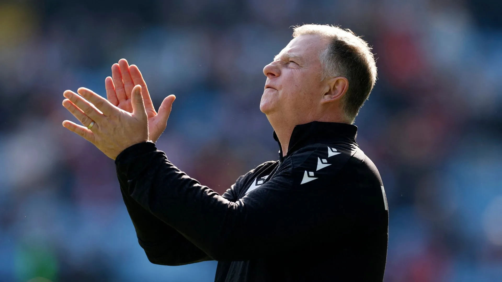 HLV Mark Robins của Stoke City