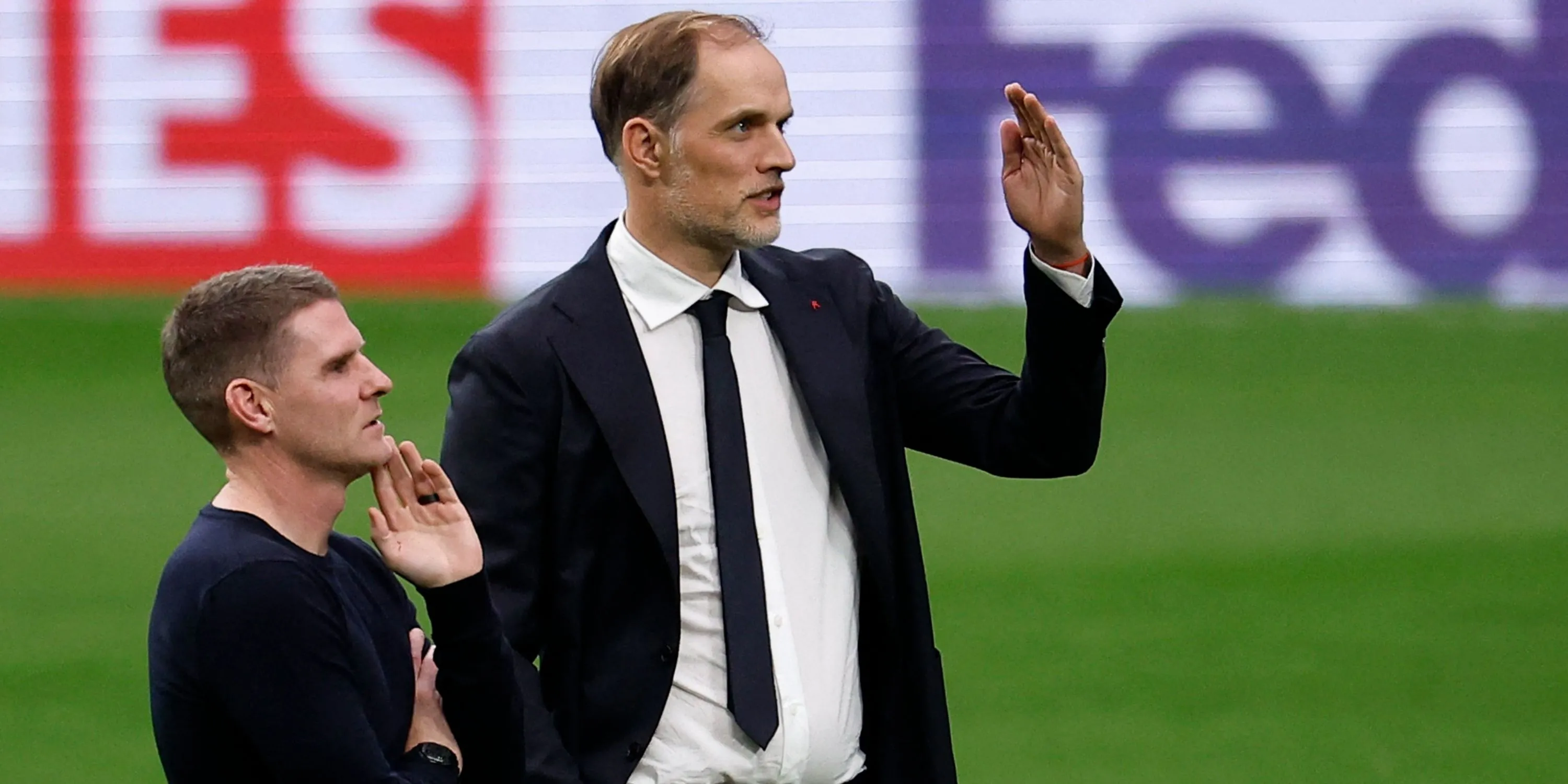 Huấn luyện viên Thomas Tuchel trên sân cùng Chelsea