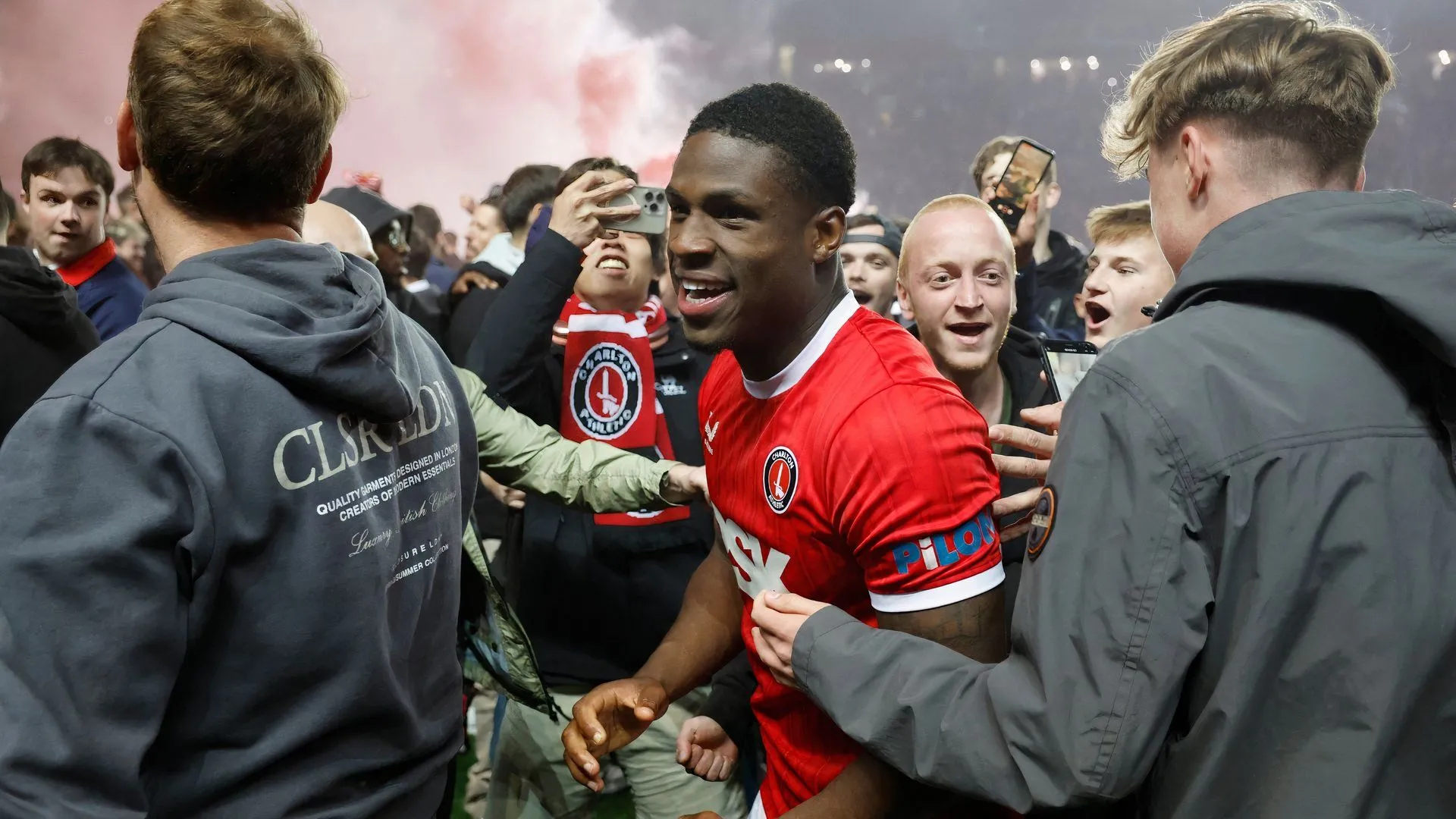 Thierry Small ra mắt trong màu áo Preston North End sau khi rời Charlton