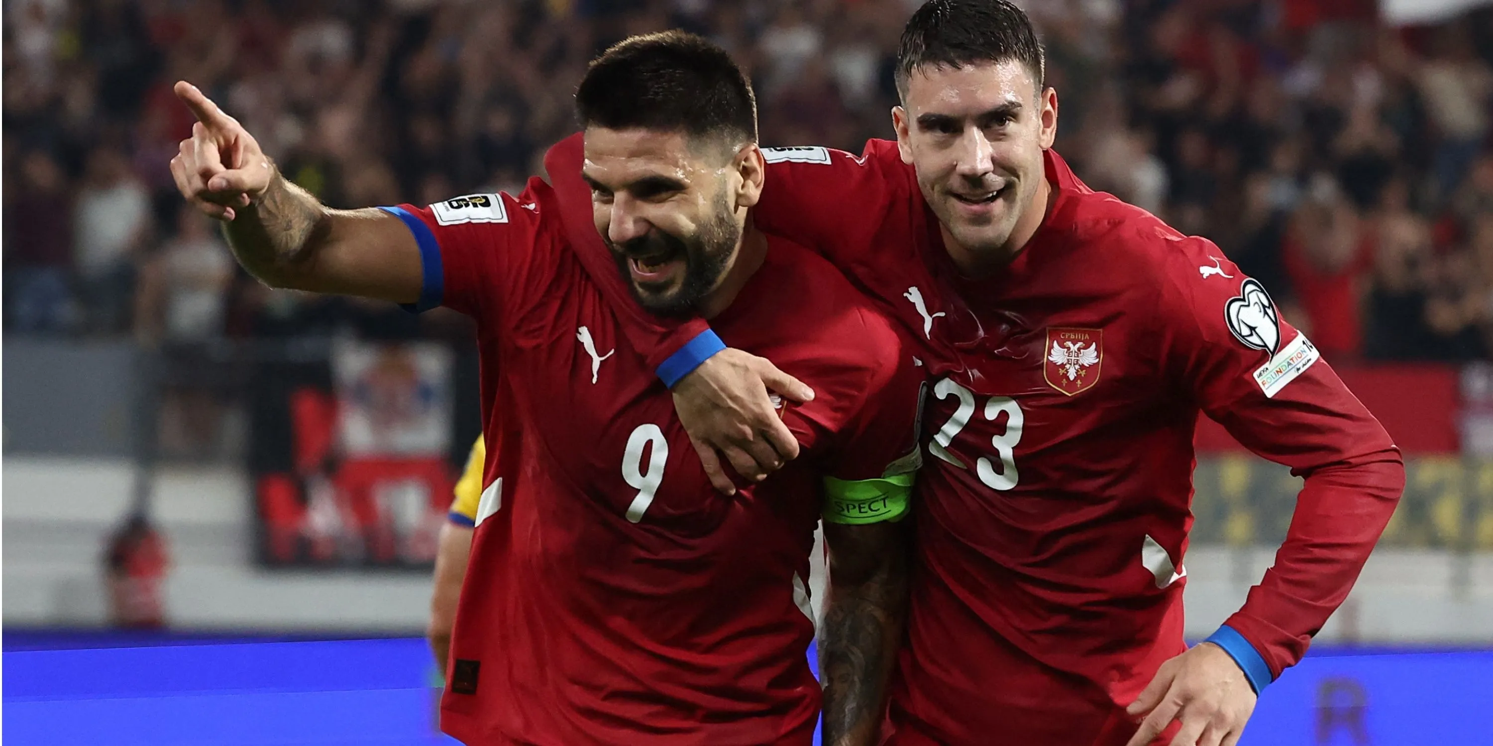 Aleksandar Mitrovic trong màu áo đội tuyển Serbia, với phong độ đỉnh cao sẵn sàng trở lại Ngoại hạng Anh và chứng tỏ giá trị.