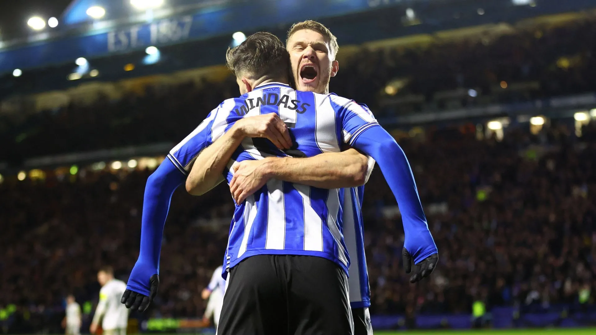 Bộ đôi tấn công chủ lực Michael Smith và Josh Windass rời Sheffield Wednesday, gây tổn thất lớn cho đội bóng.