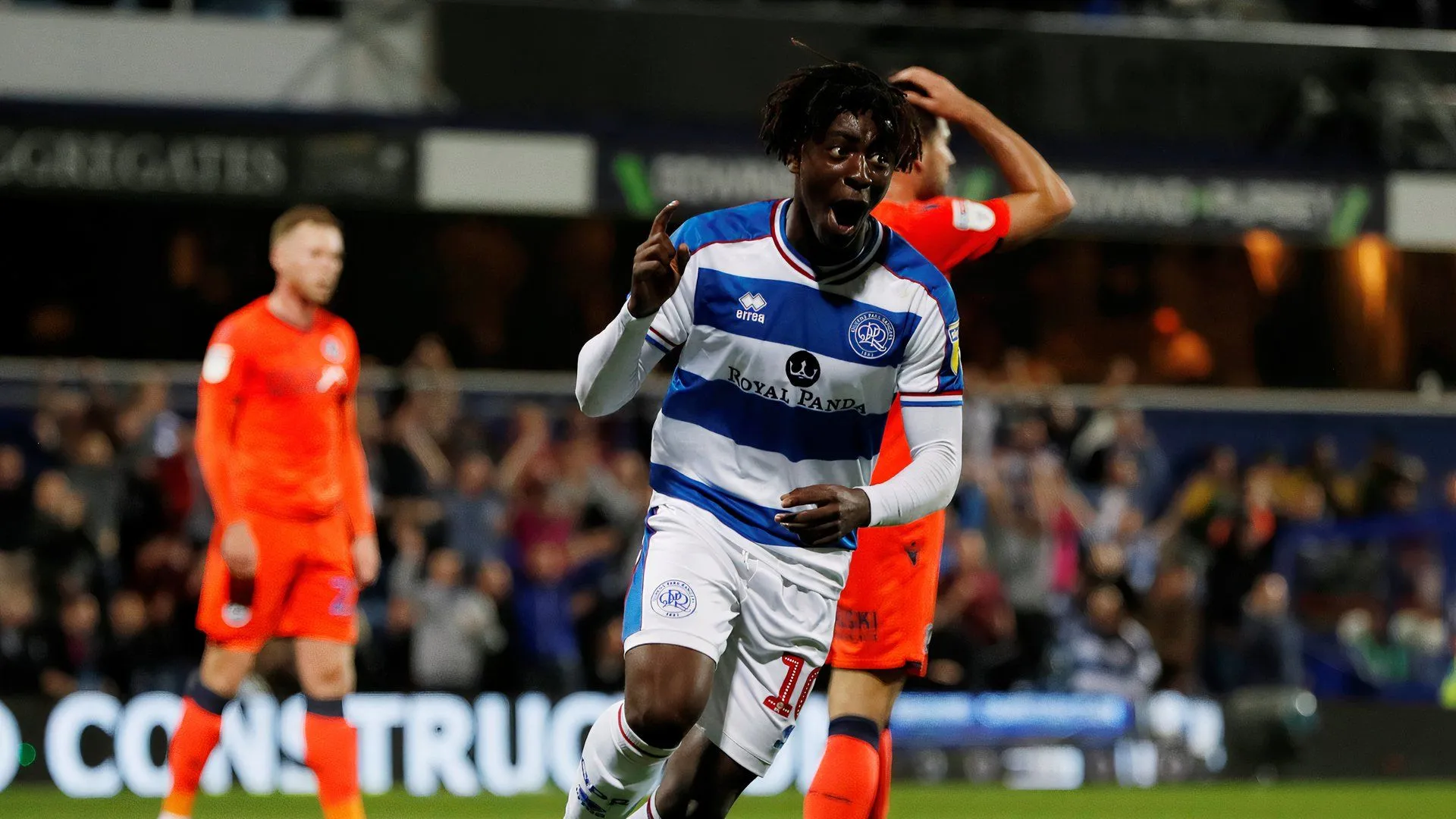 Eberechi Eze, cựu tiền vệ tấn công QPR, phô diễn khả năng đi bóng