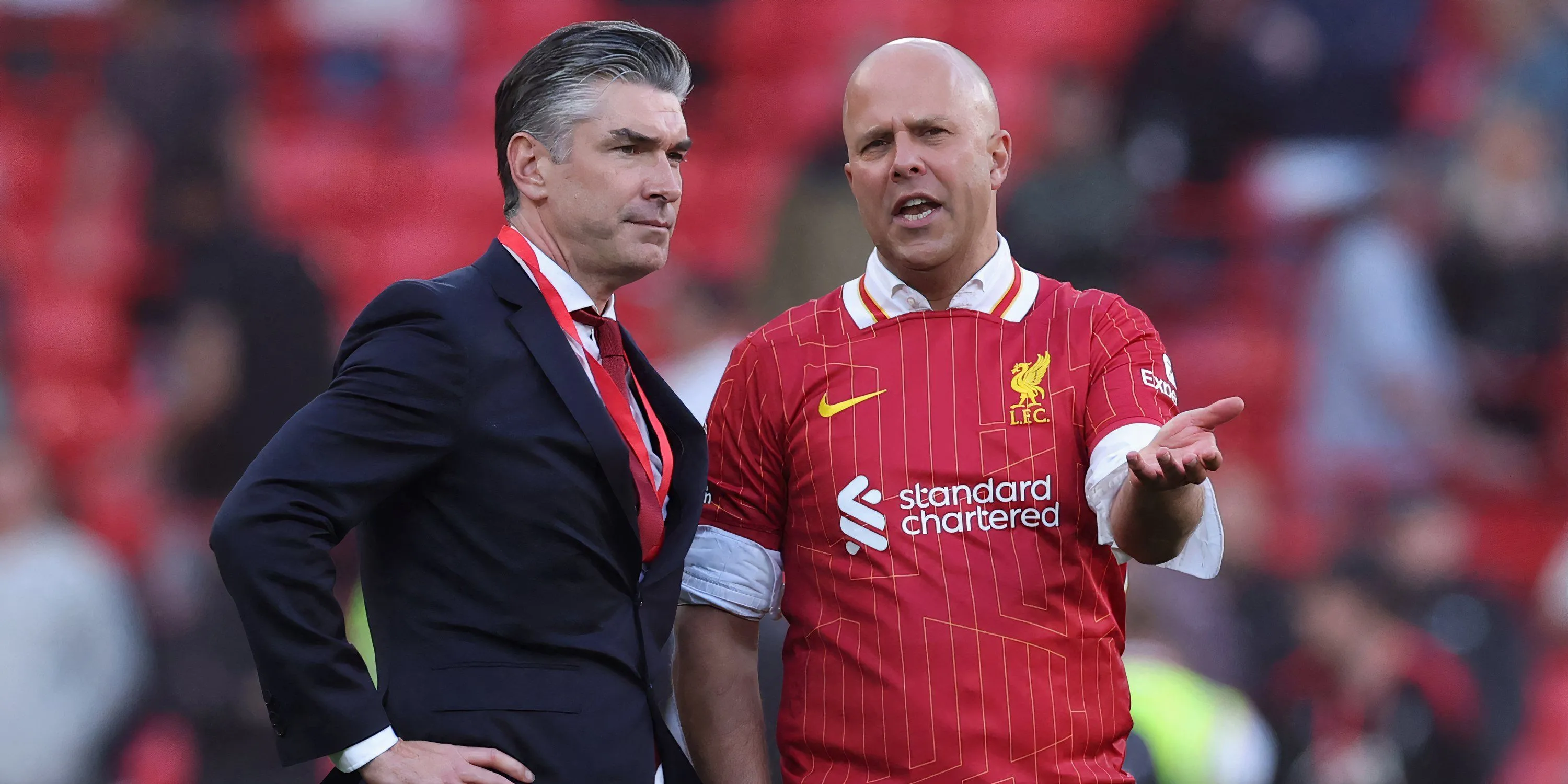 Giám đốc thể thao Richard Hughes và HLV Arne Slot của Liverpool thảo luận kế hoạch chuyển nhượng