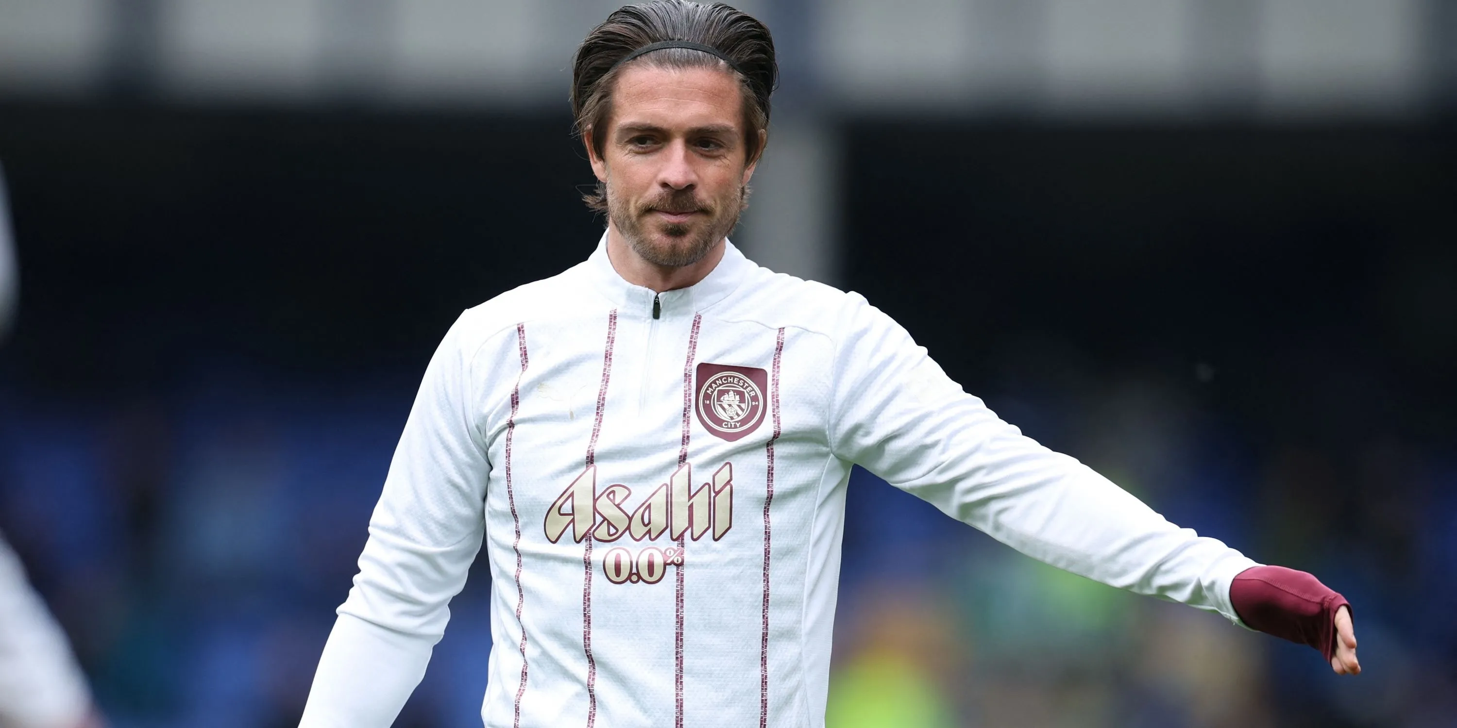 Jack Grealish trong màu áo Manchester City trước một trận đấu