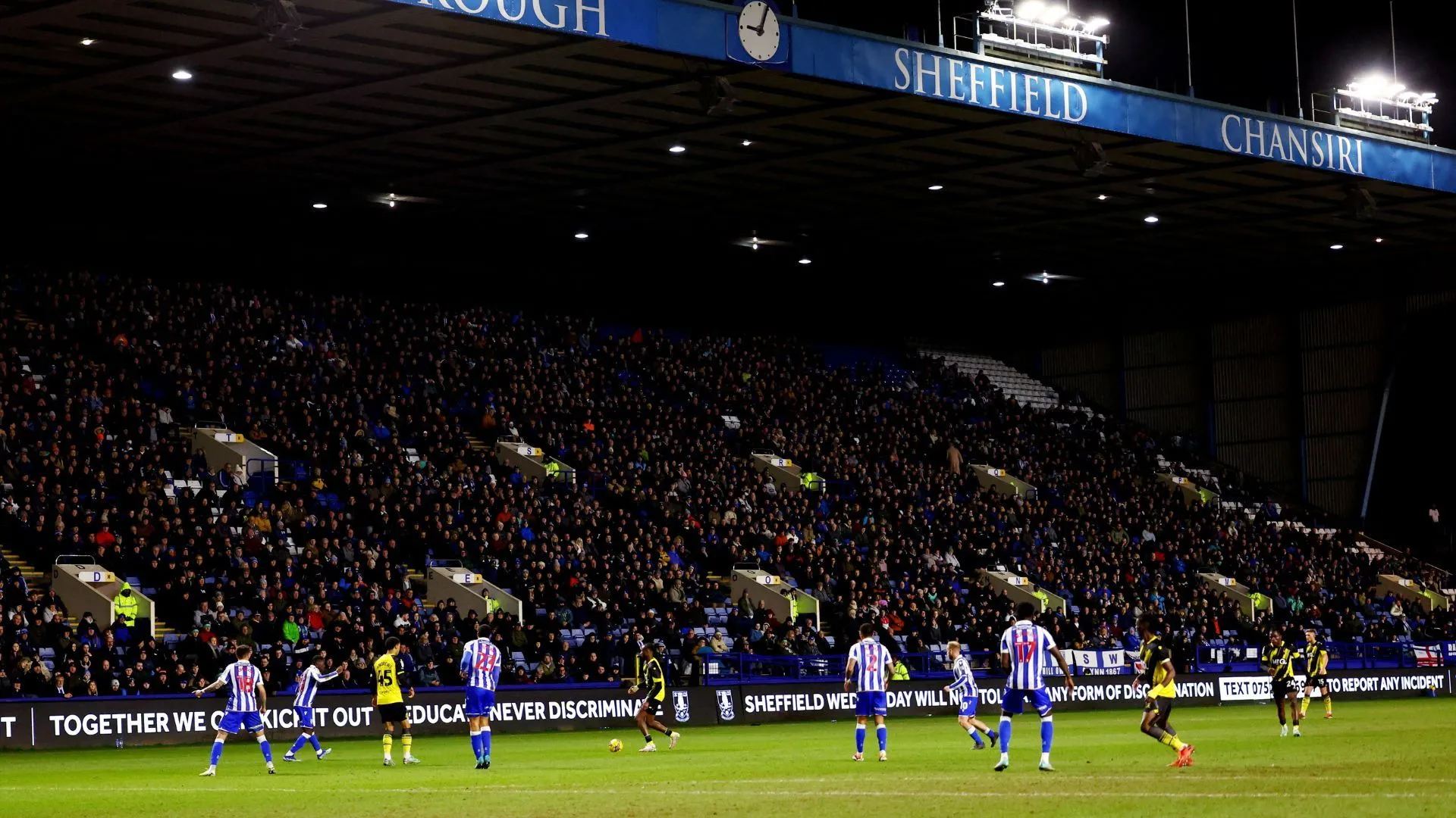 Khán đài North Stand tại sân vận động Hillsborough của Sheffield Wednesday đang đối mặt nguy cơ đóng cửa do xuống cấp nghiêm trọng.